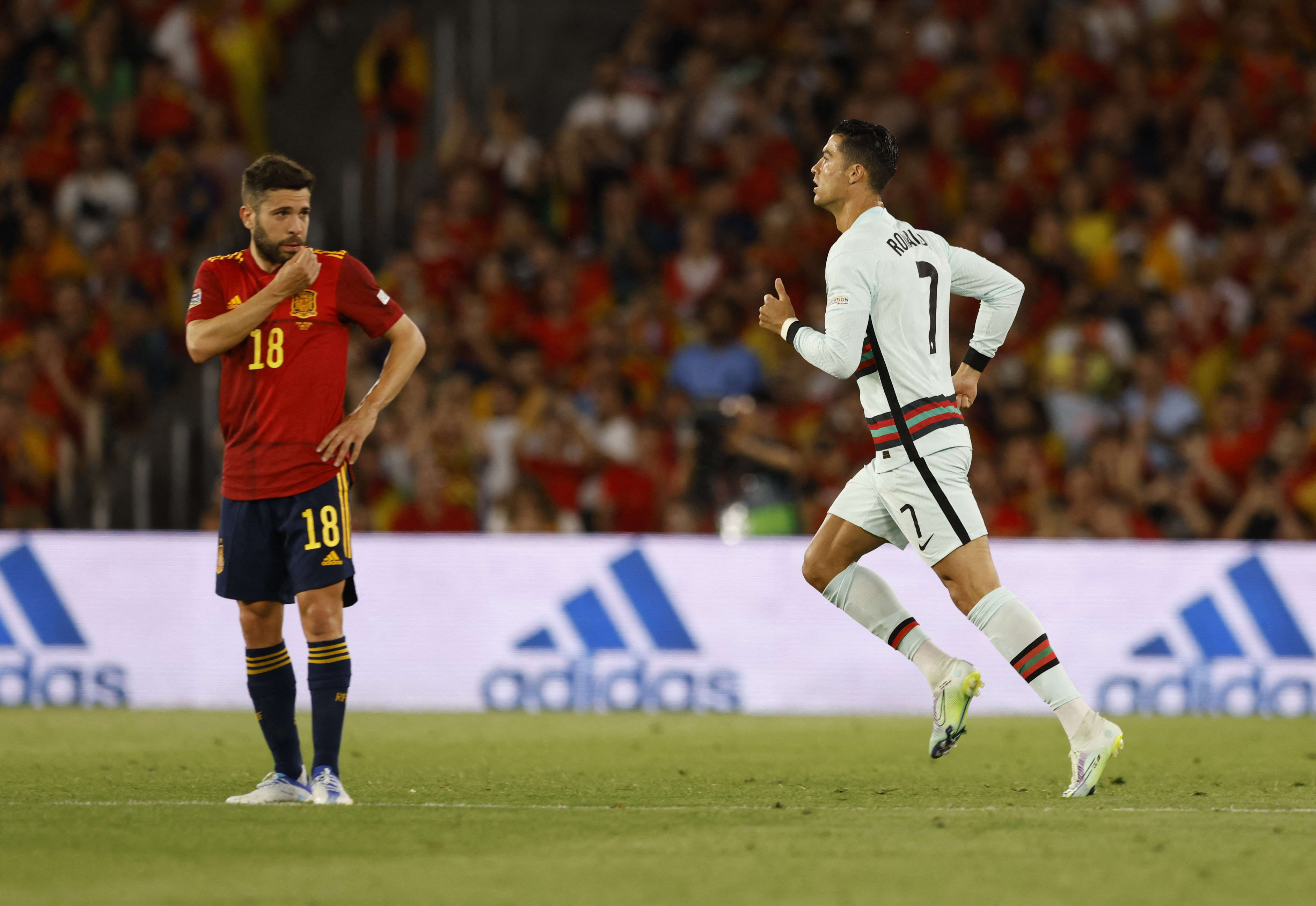 שחקן נבחרת פורטוגל כריסטיאנו רונאלדו מול שחקן נבחרת ספרד ג'ורדי אלבה