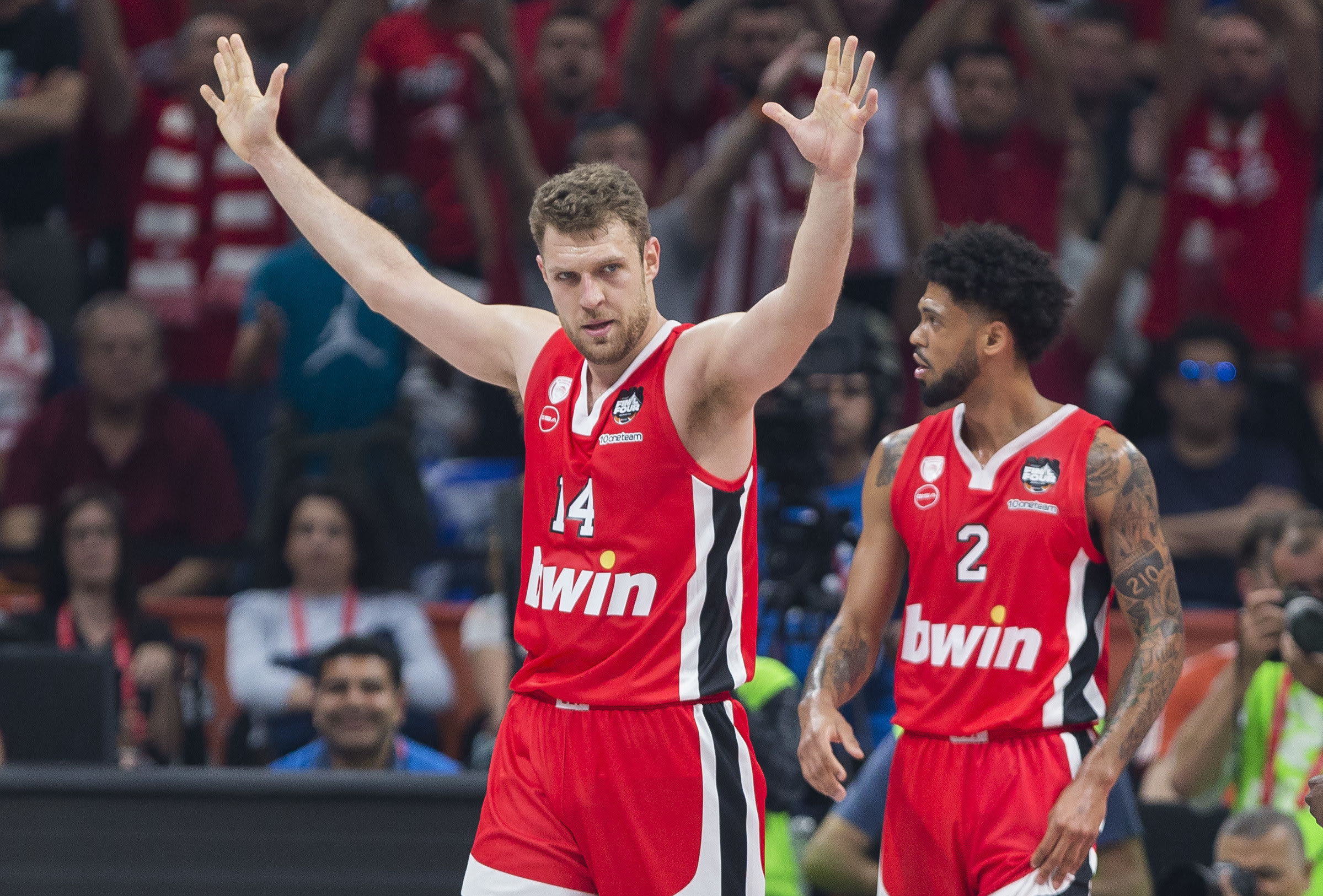 סאשה וזנקוב, שחקן אולימפיאקוס