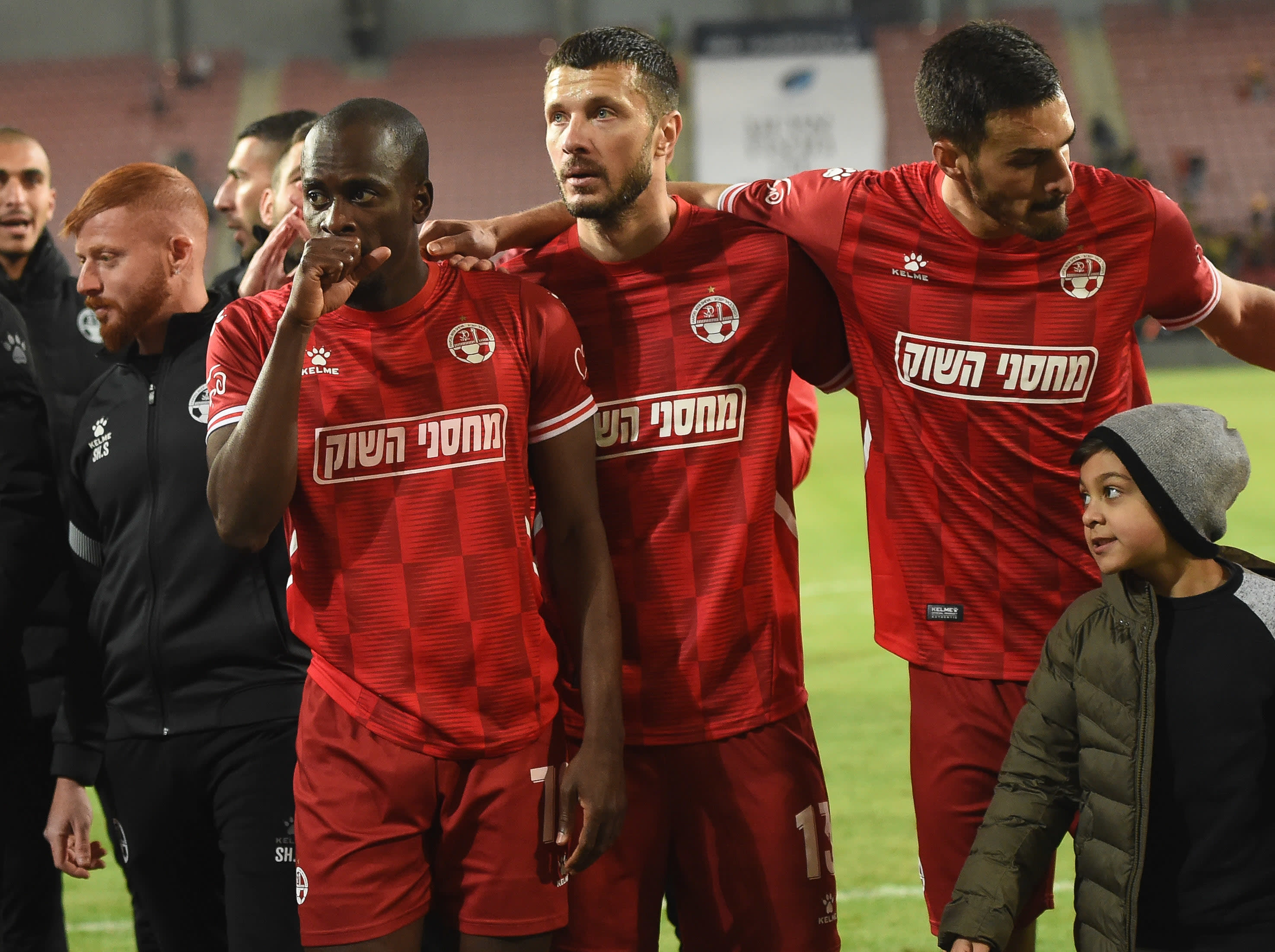 חאתם עבד אלחמיד (מימין), ניקיטה רוקאביציה, דנילו אספרייה שחקני הפועל באר שבע