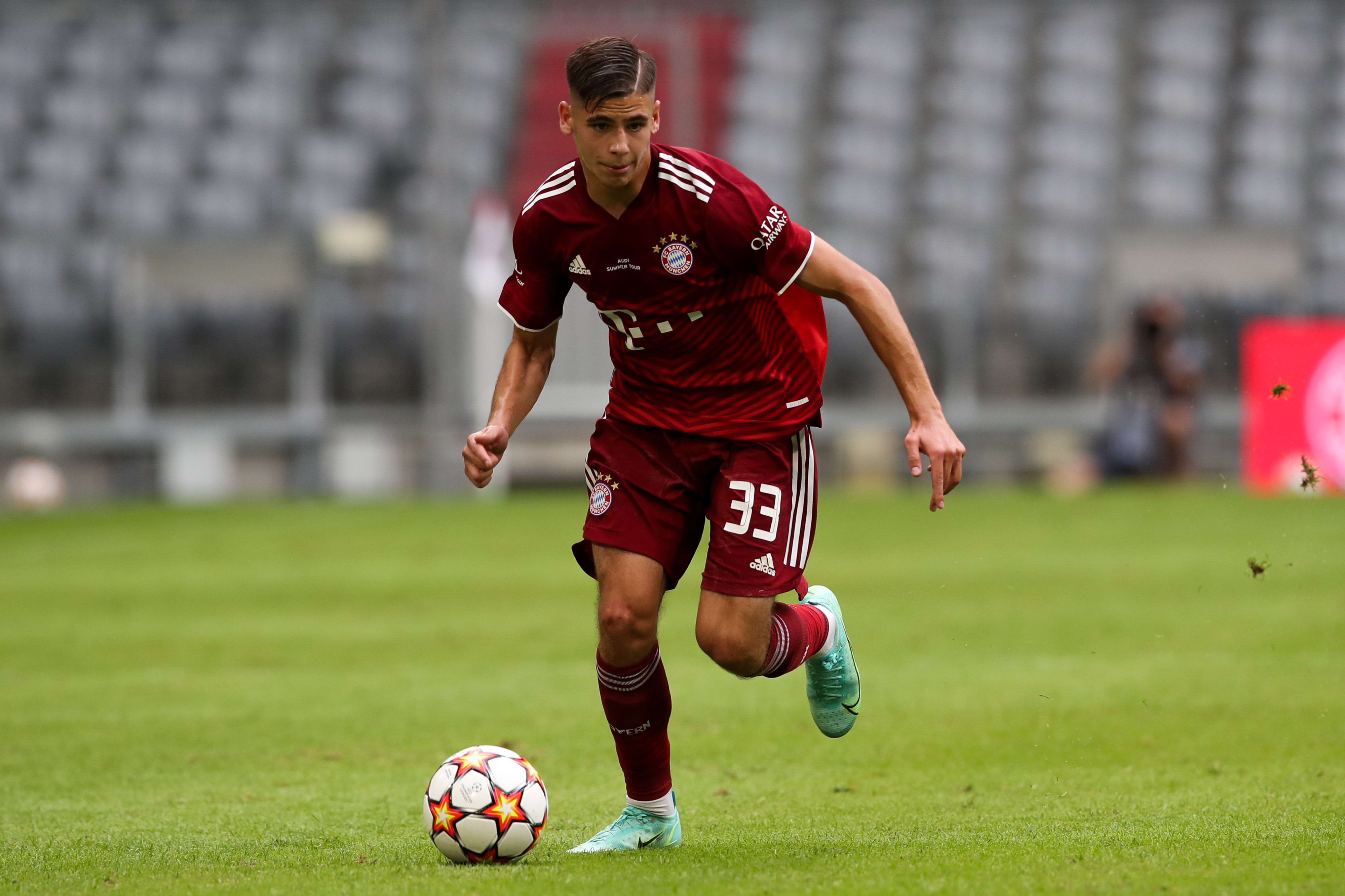 נמניה מוטיקה במדי באיירן מינכן