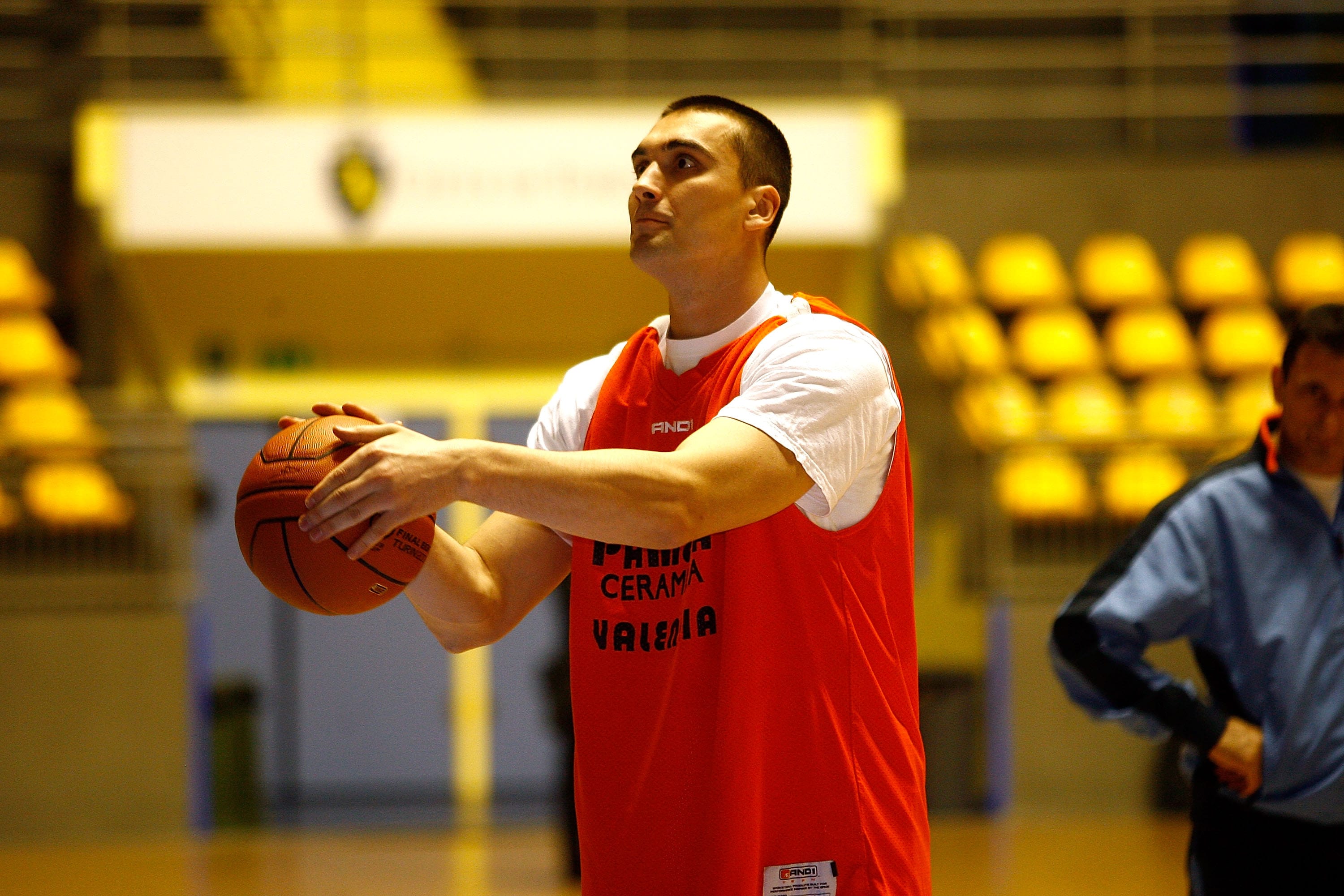 דיאן מילוייביץ', מאמן מגה ויזורה כיום, במדי ולנסיה