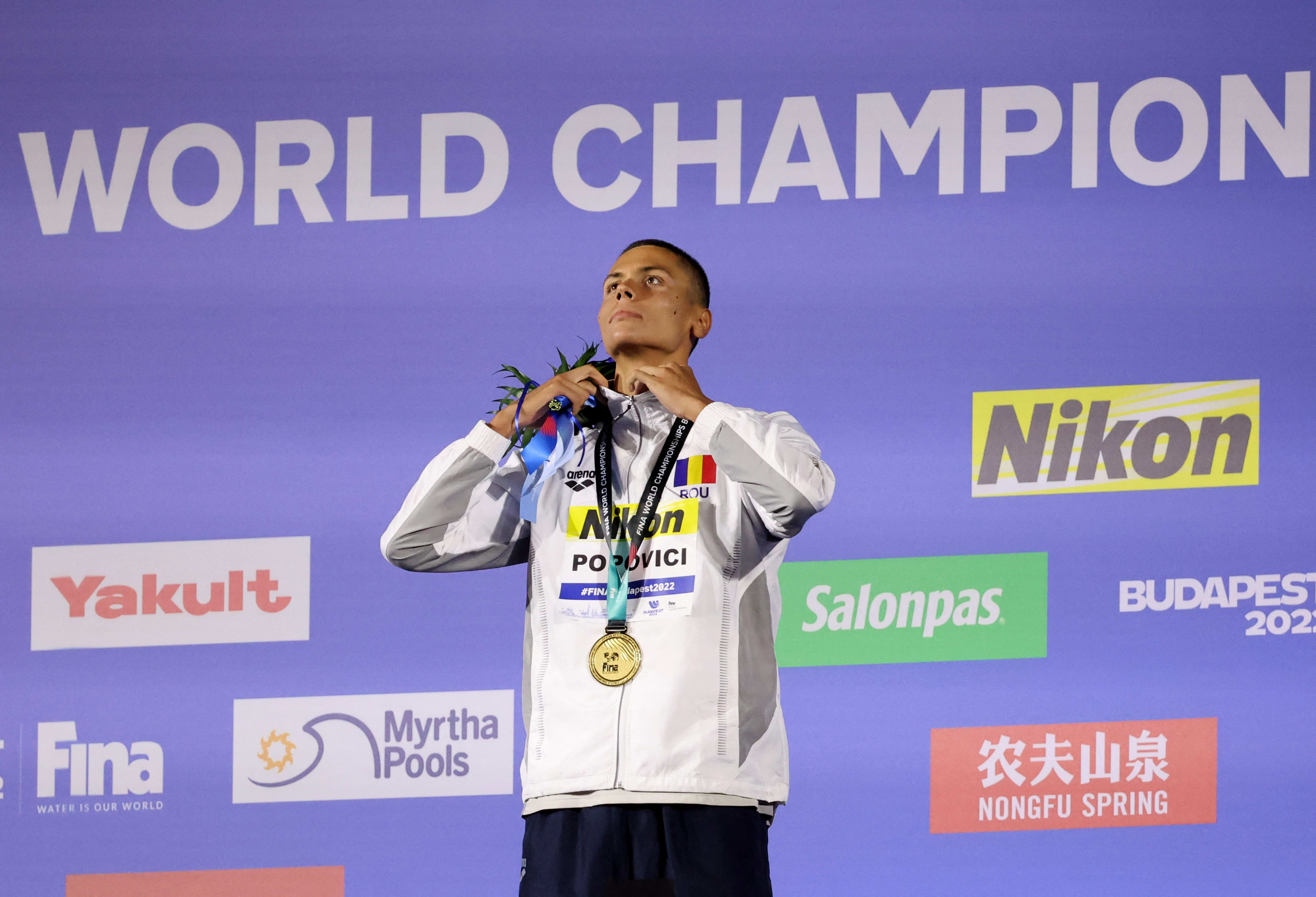 דויד פופוביץ' שחיין רומני עם מדליית זהב באליפות העולם
