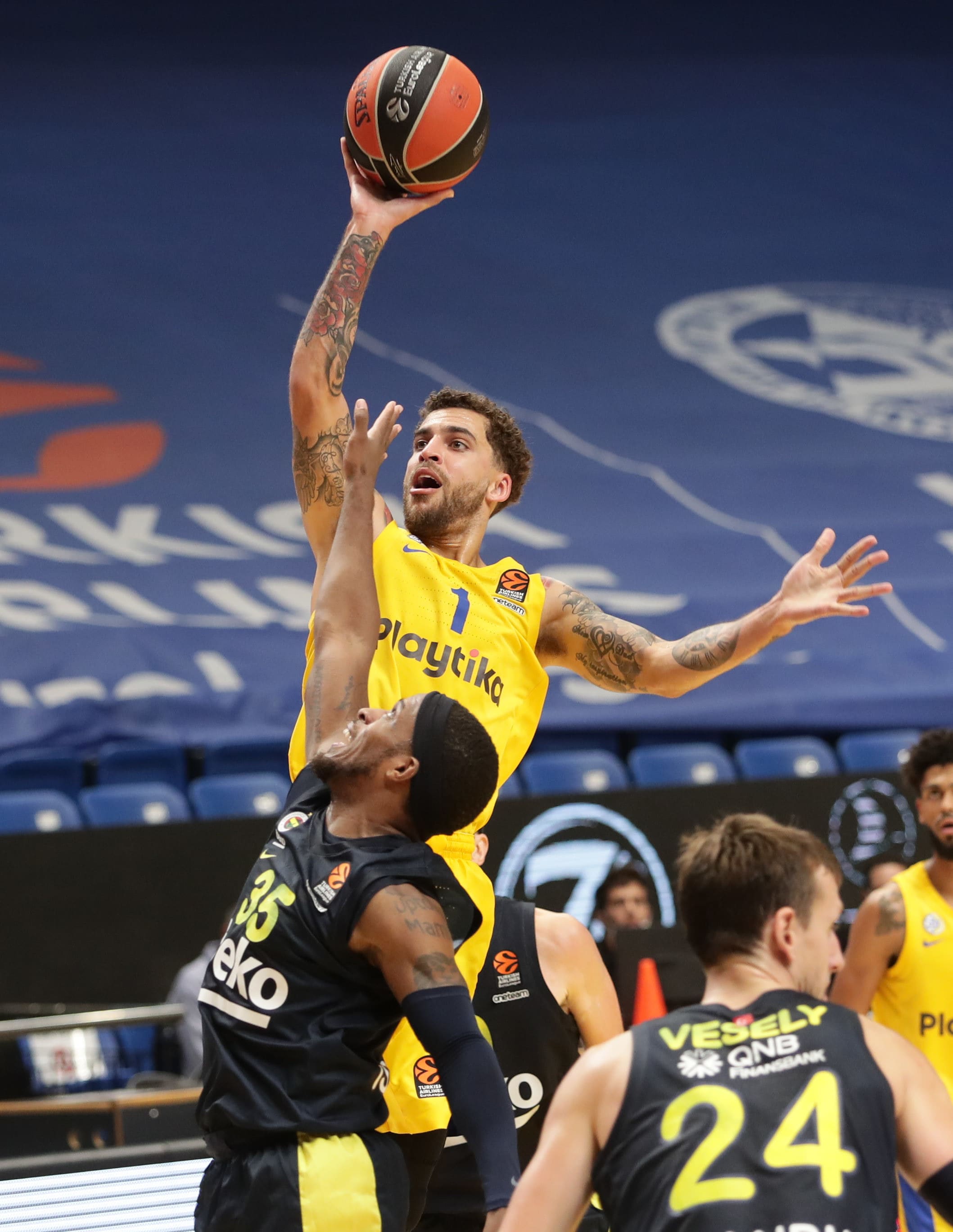 סקוטי ווילבקין מכבי תל אביב מעל לורנצו בראון פנרבחצ'ה