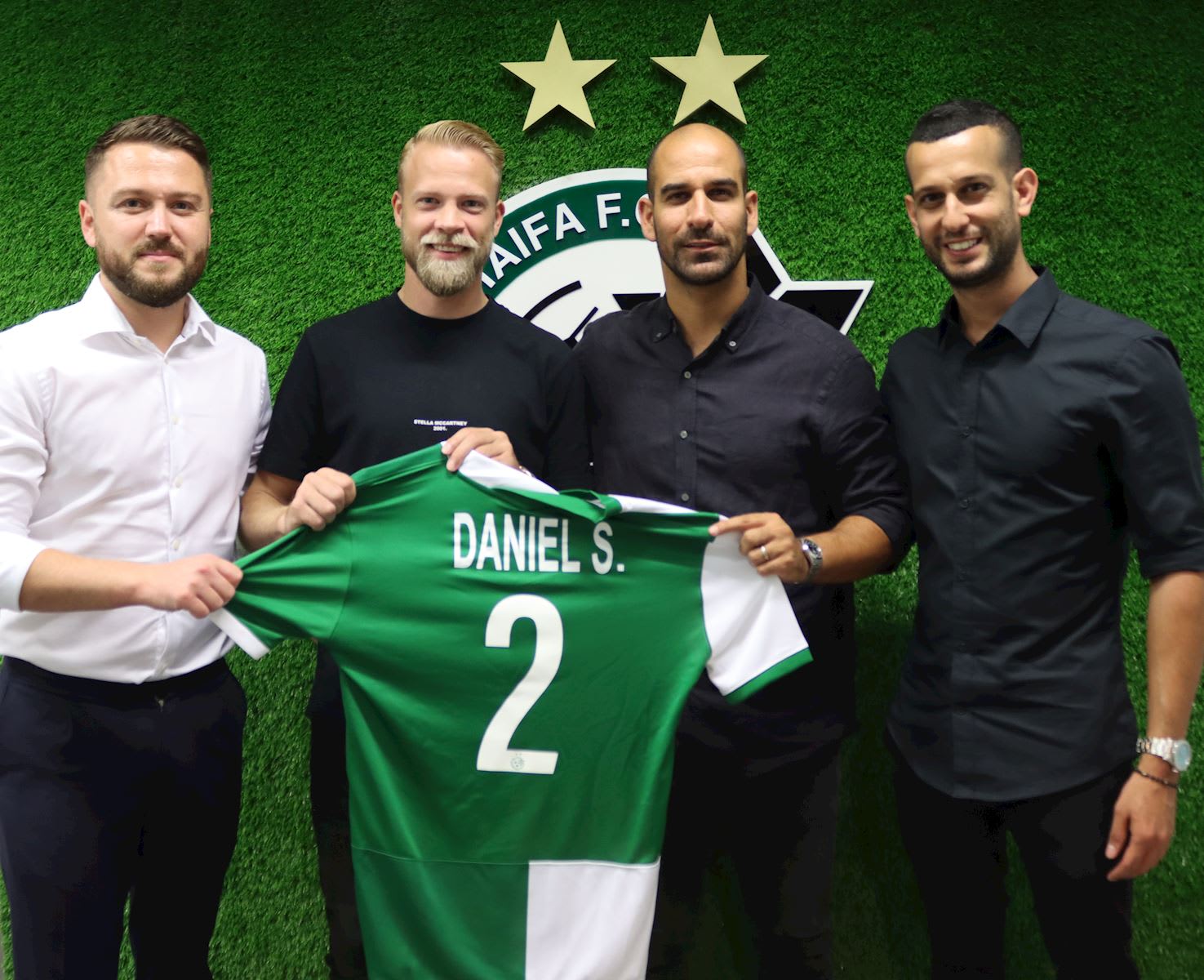 דניאל סונדגרן עם המנהל המקצועי של מכבי חיפה, גל אלברמן