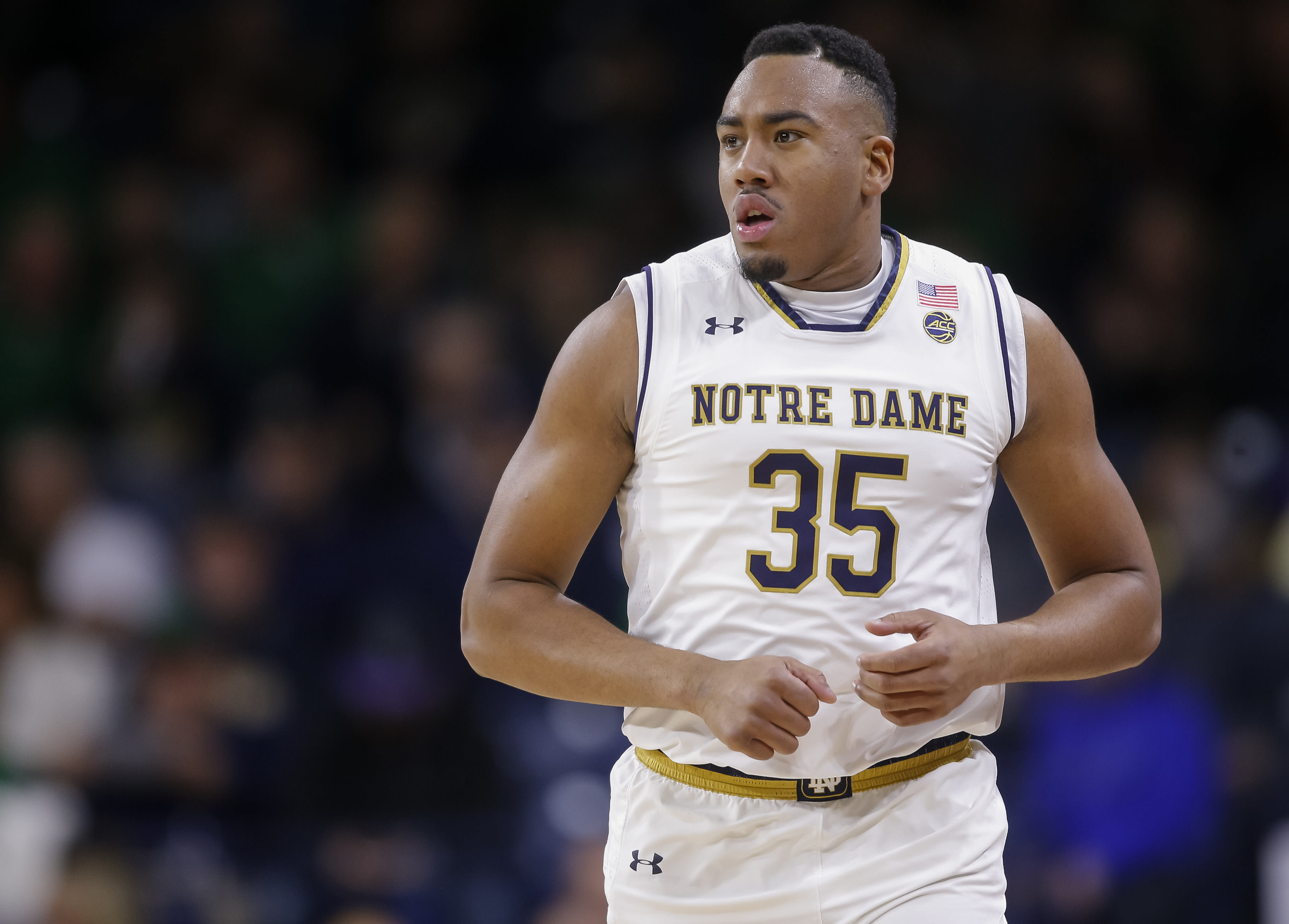 בונזי קולסון במדי מכללת נוטרדאם