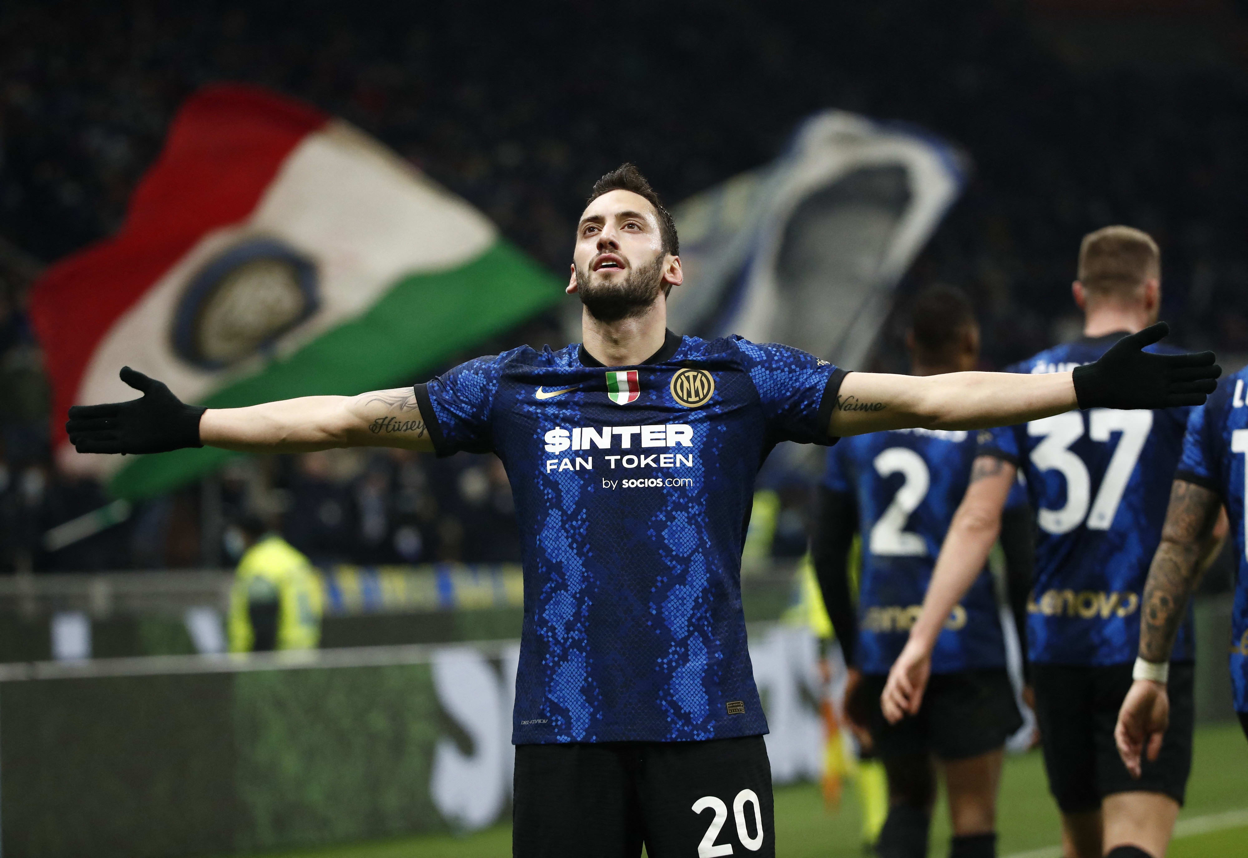 הקאן צ'לחנוילו שחקן אינטר חוגג שער