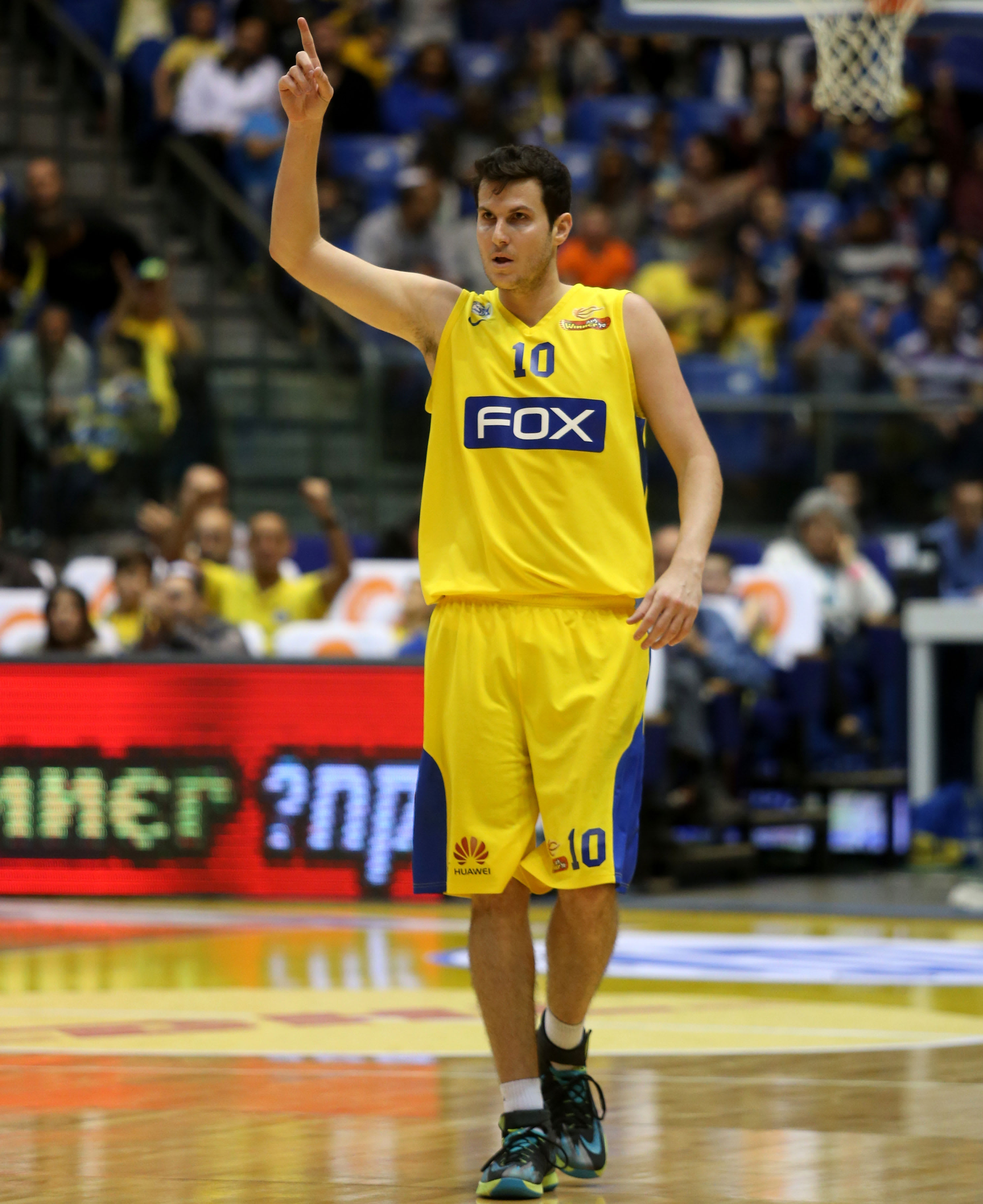 שחקן מכבי תל אביב גיא פניני