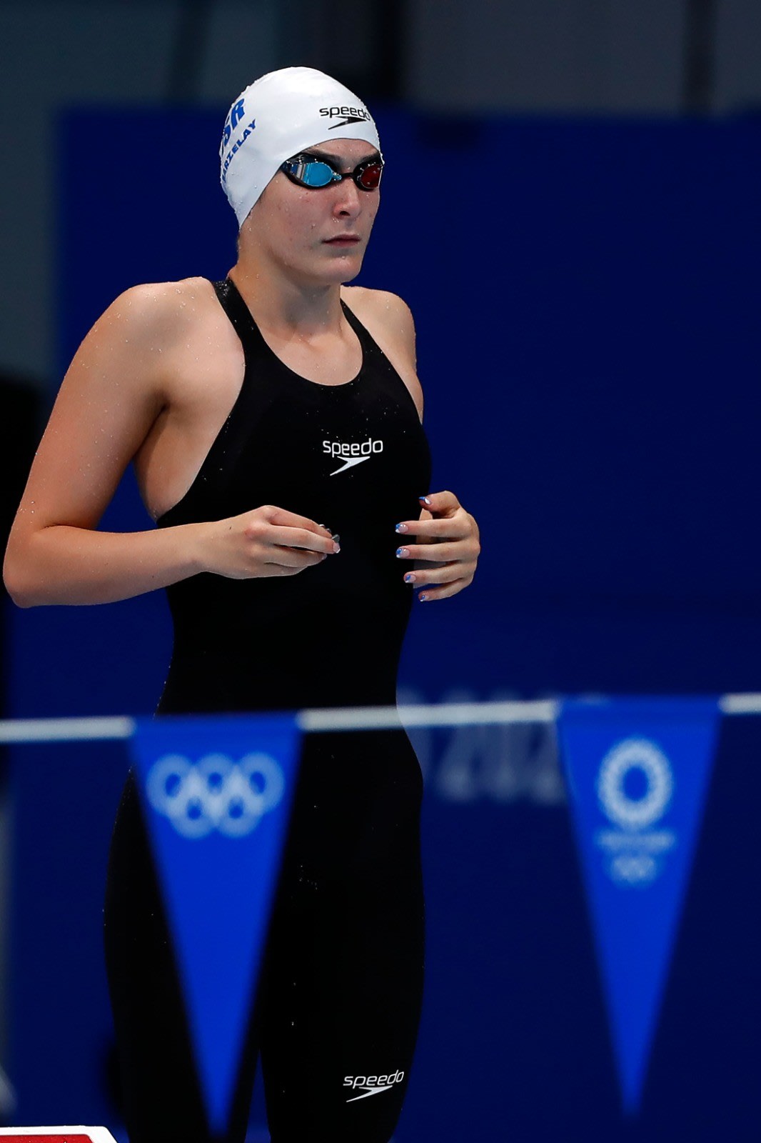 השחיינית הישראלית אביב ברזלי