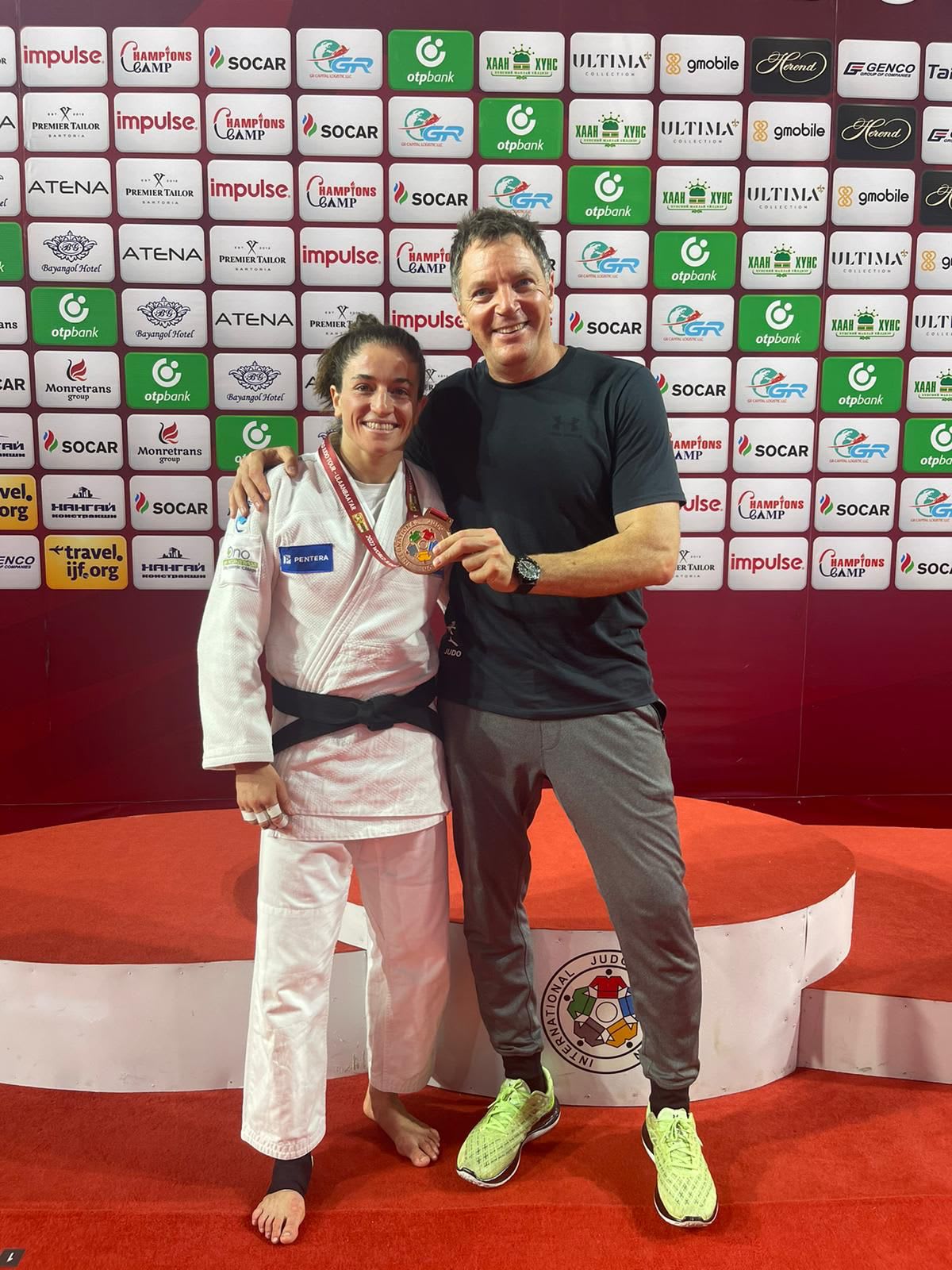 תמנע נלסון לוי אחרי הזכייה במדליית ארד בגרנד סלאם מונגוליה