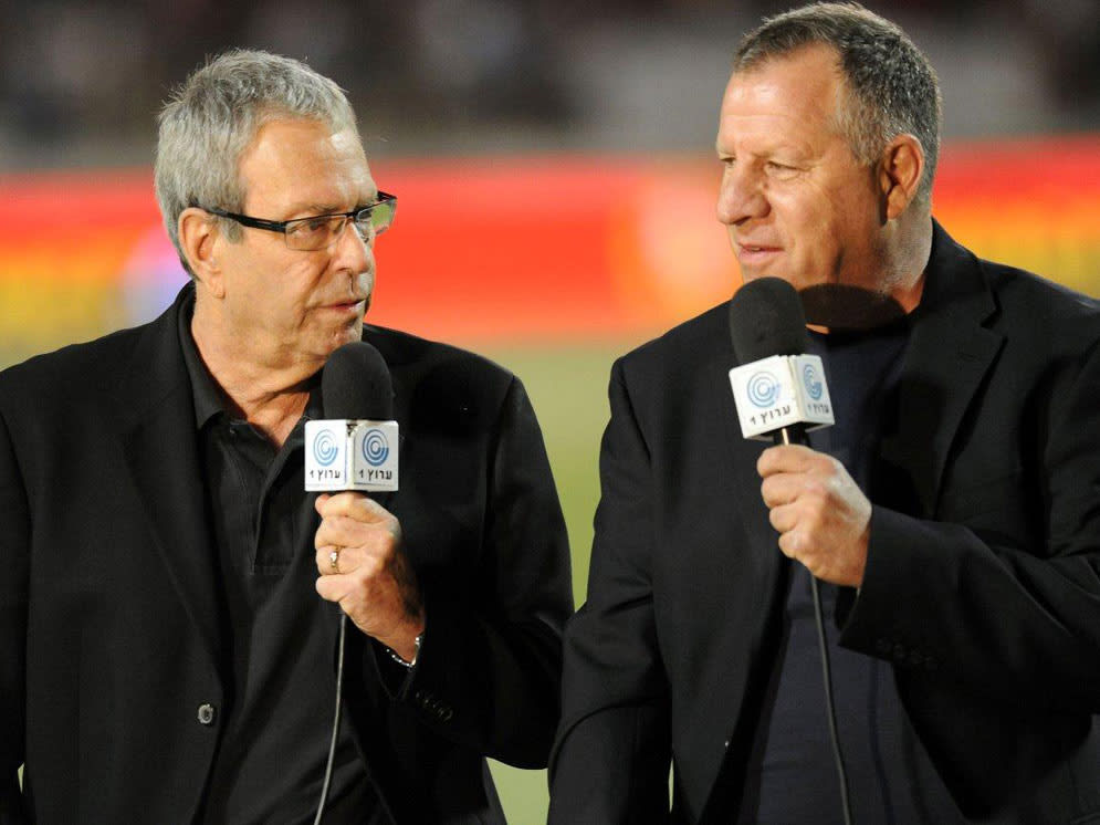 יורם ארבל שדר טלוויזיה לצדו של פרשן הכדורגל דני נוימן