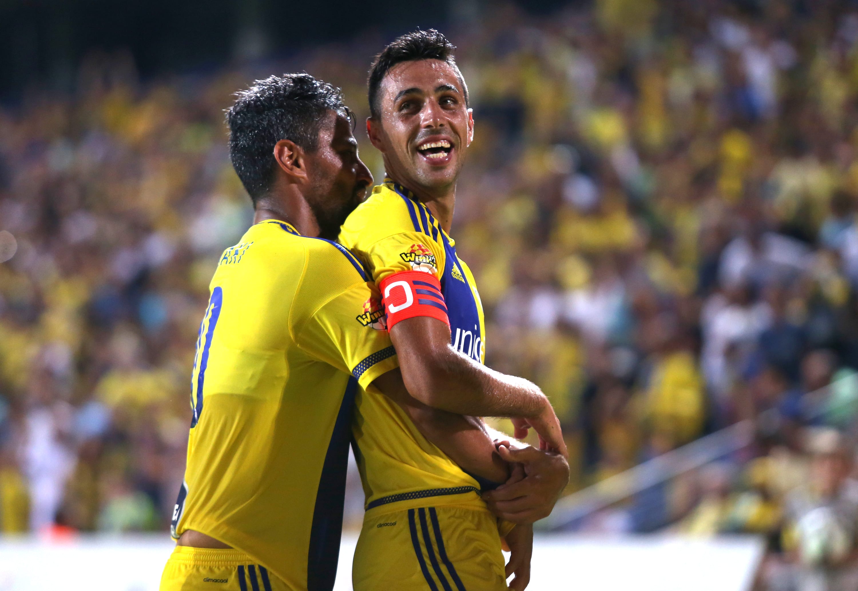 ערן זהבי שחקן מכבי תל אביב חוגג