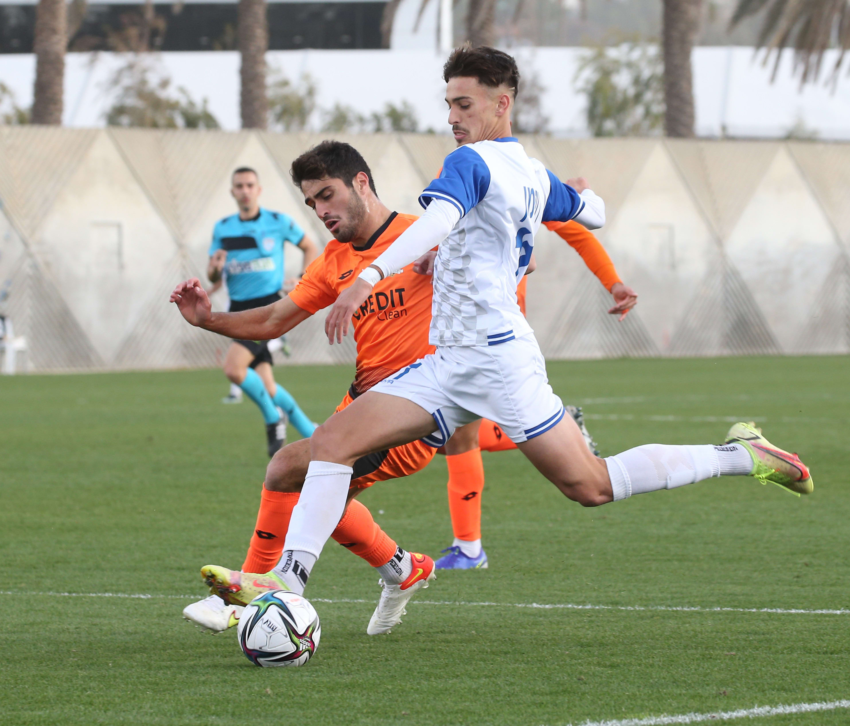 אור רויזמן שחקן בית"ר תל אביב בת ים מול סתיו ישראלי שחקן סקציה נס ציונה