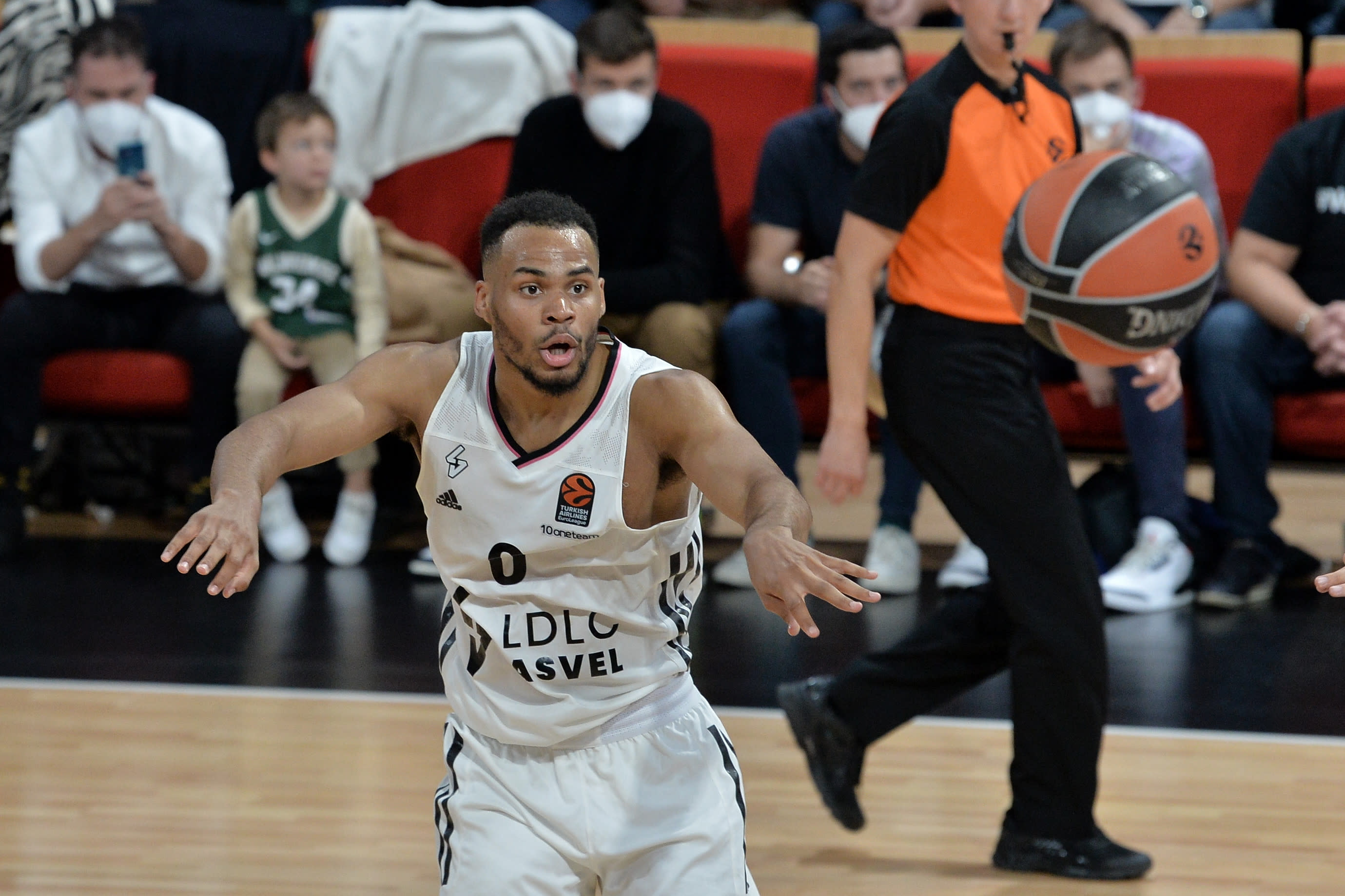 אלי אוקובו שחקן וילרבאן