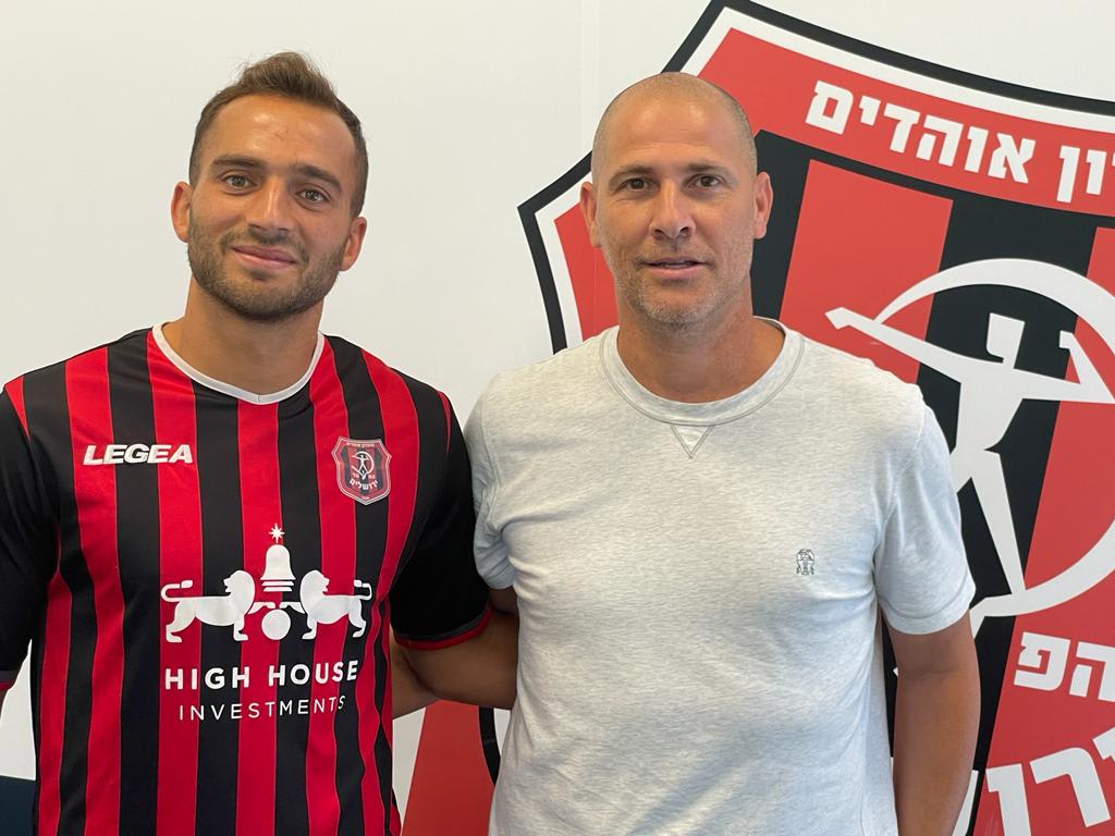 עמית גלזר שחקן הפועל ירושלים עם סוכנו אבי נמני