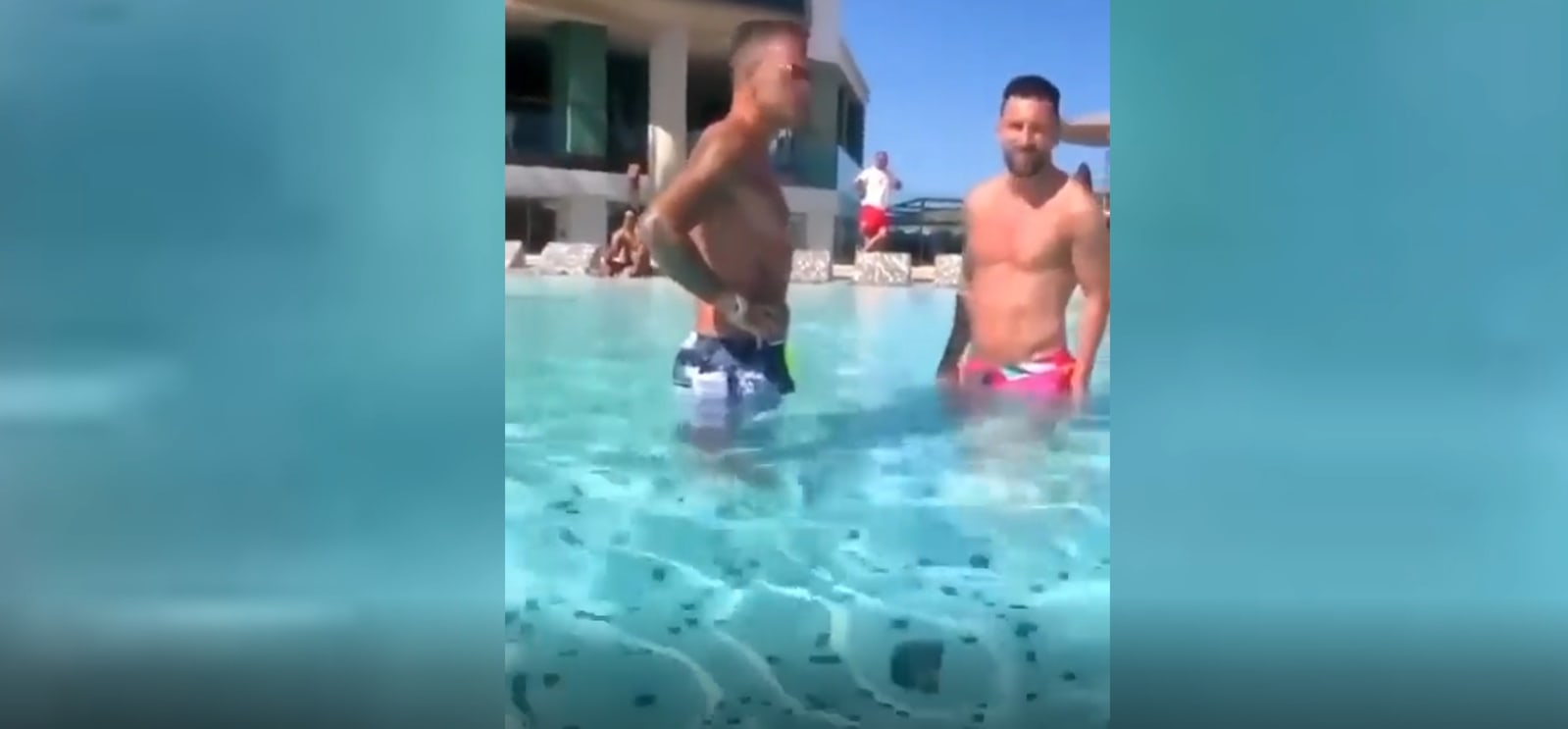 ליאונל מסי מגיב למעריצה שמבקשת חתימה