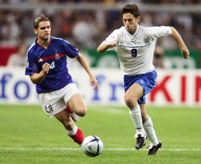 עמרי אפק במדי נבחרת ישראל מול נבחרת צרפת