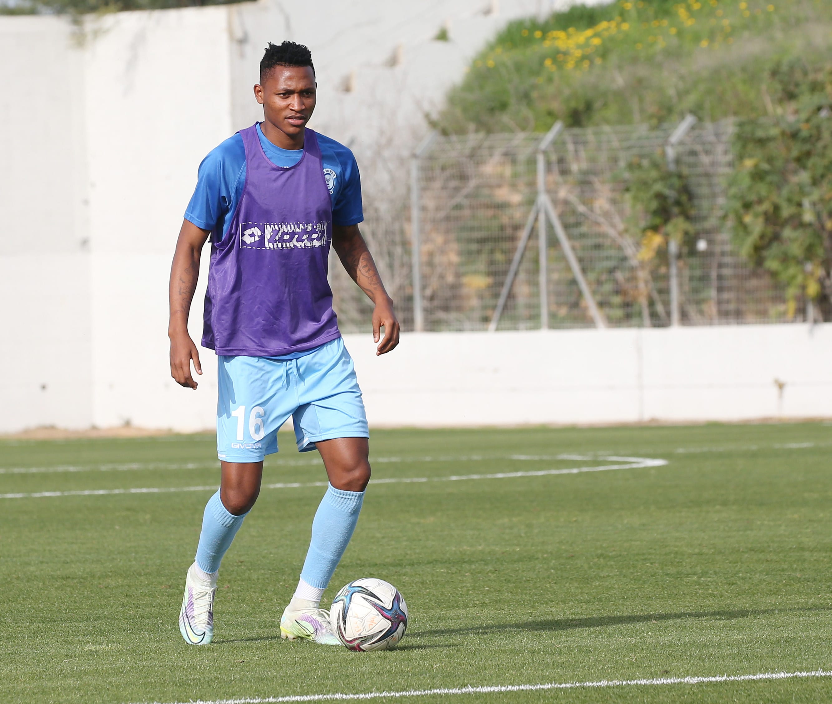 נובאטוס דיסמאס מירושי, שחקן בית"ר תל אביב בת ים