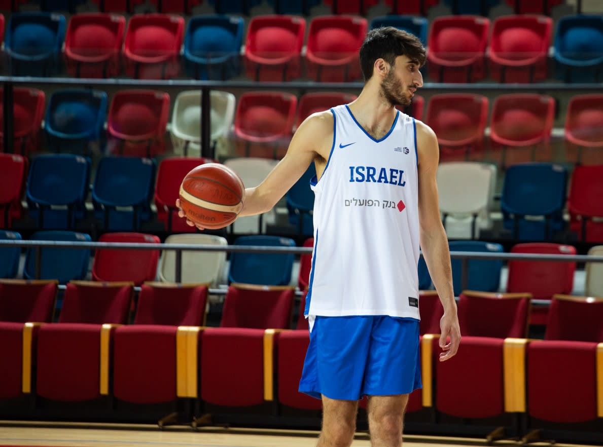 גבי צ'אצ'אשווילי באימון נבחרת ישראל