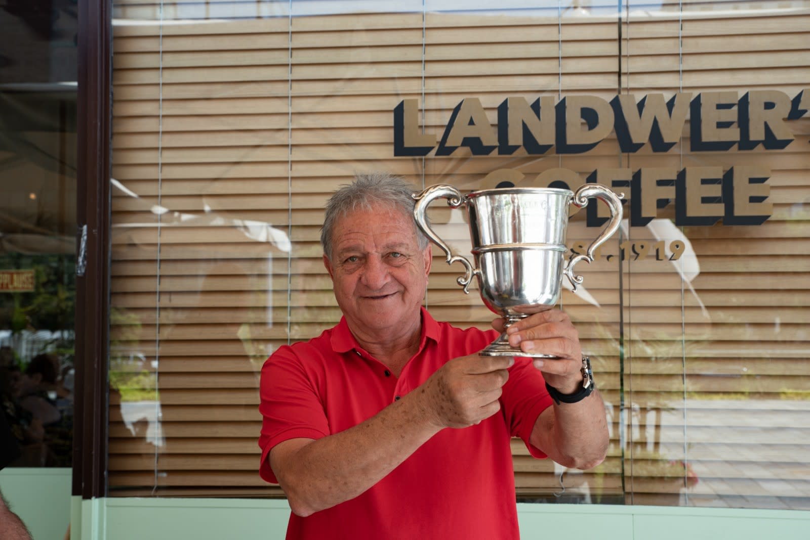 שייע פייגנבוים עם גביע אסיה