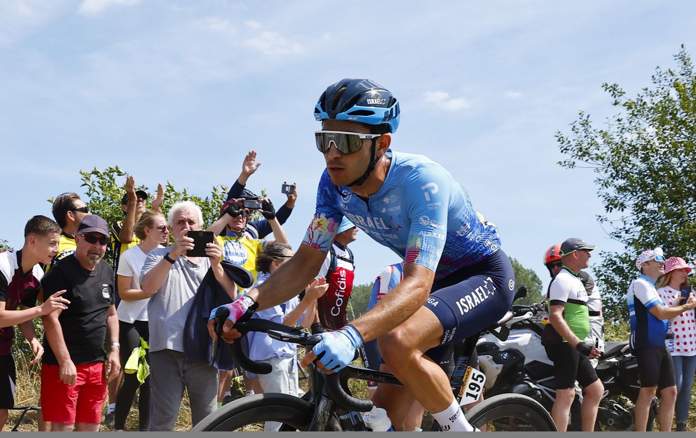 סיימון קלארק, הרוכב האוסטרלי של ישראל פרמייר טק, במהלך הטור דה פראנס