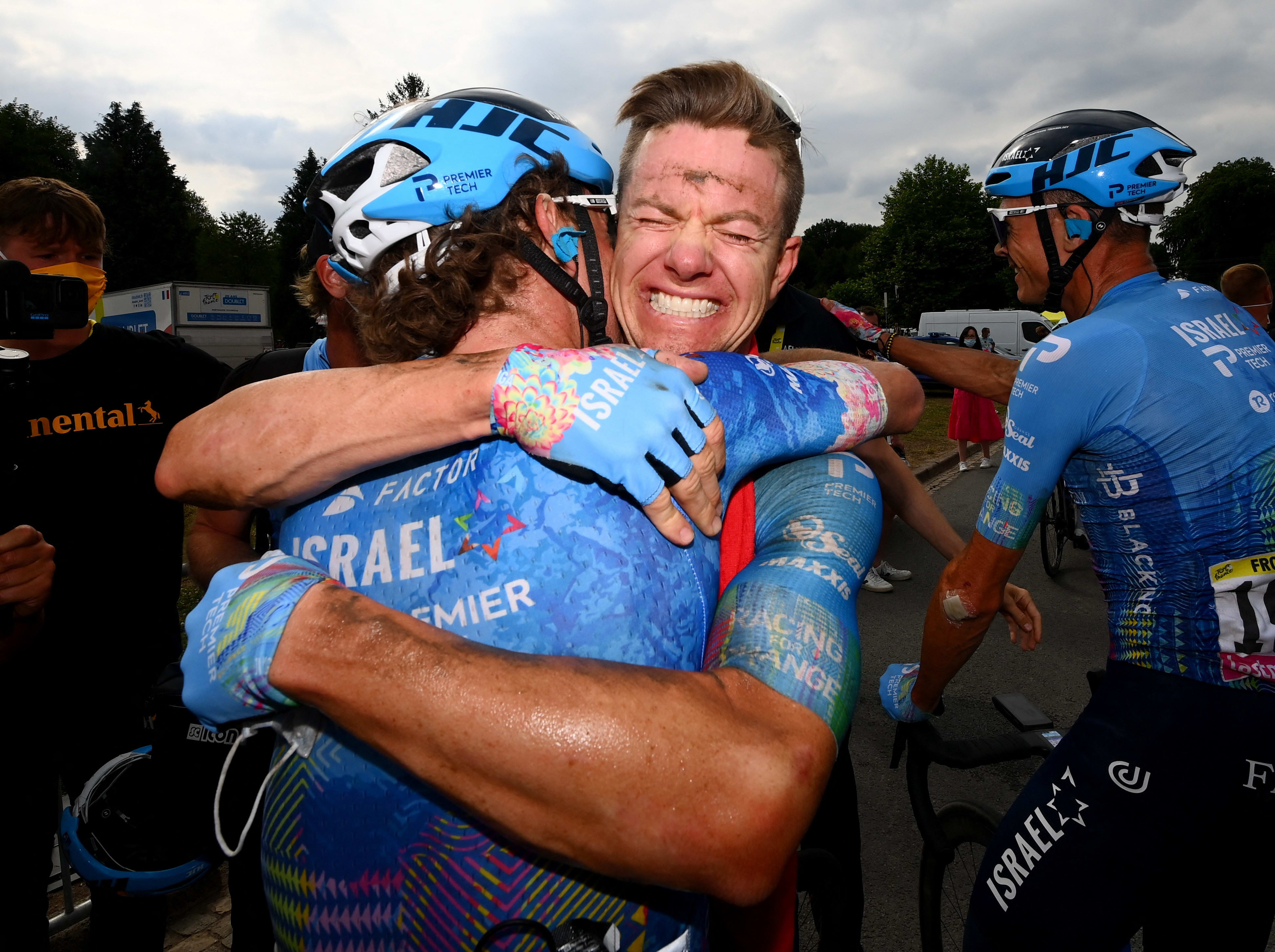 סיימון קלארק, הרוכב האוסטרלי של ישראל פרמייר טק, ניצח את הקטע החמישי של טור דה פראנס