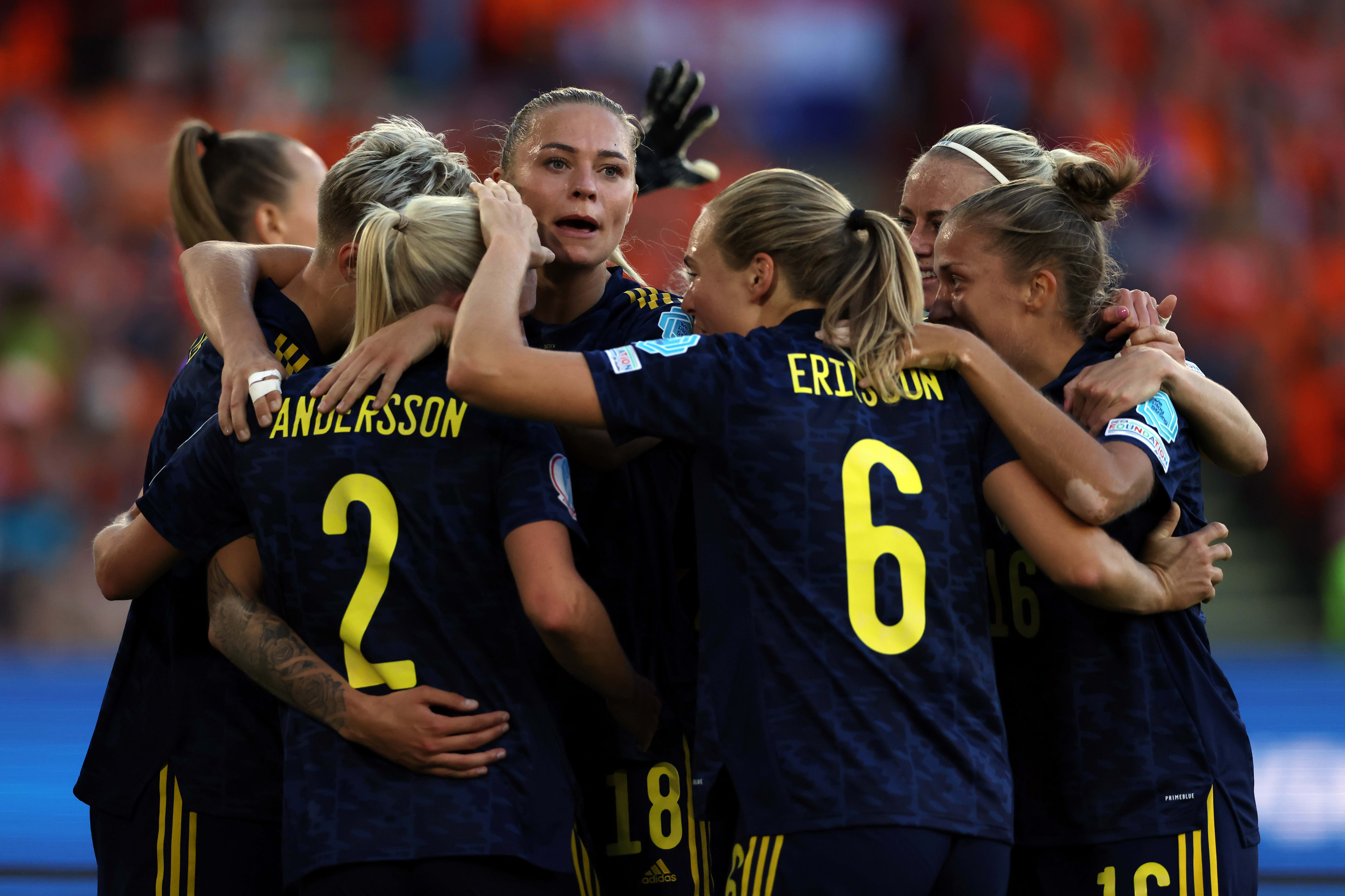 שחקניות נבחרת שבדיה חוגגות