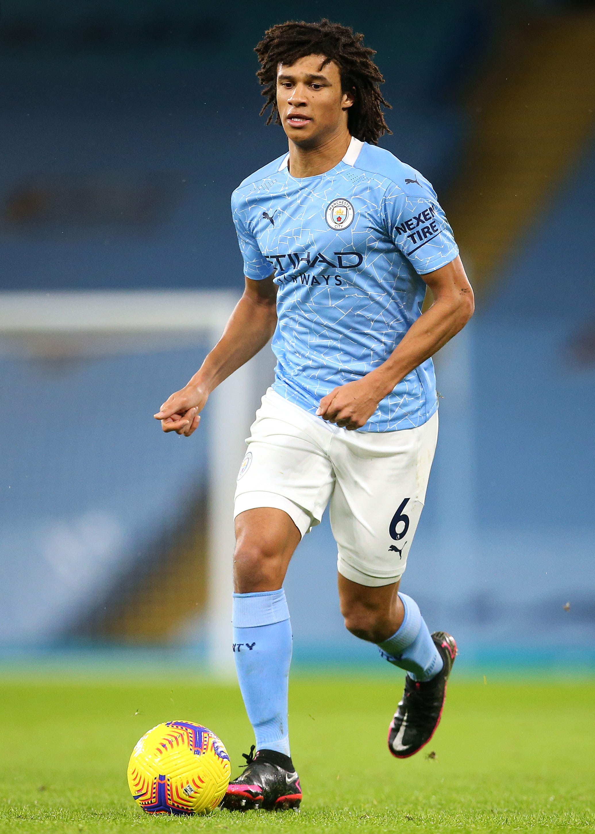 שחקן מנצ'סטר סיטי נתן אקה