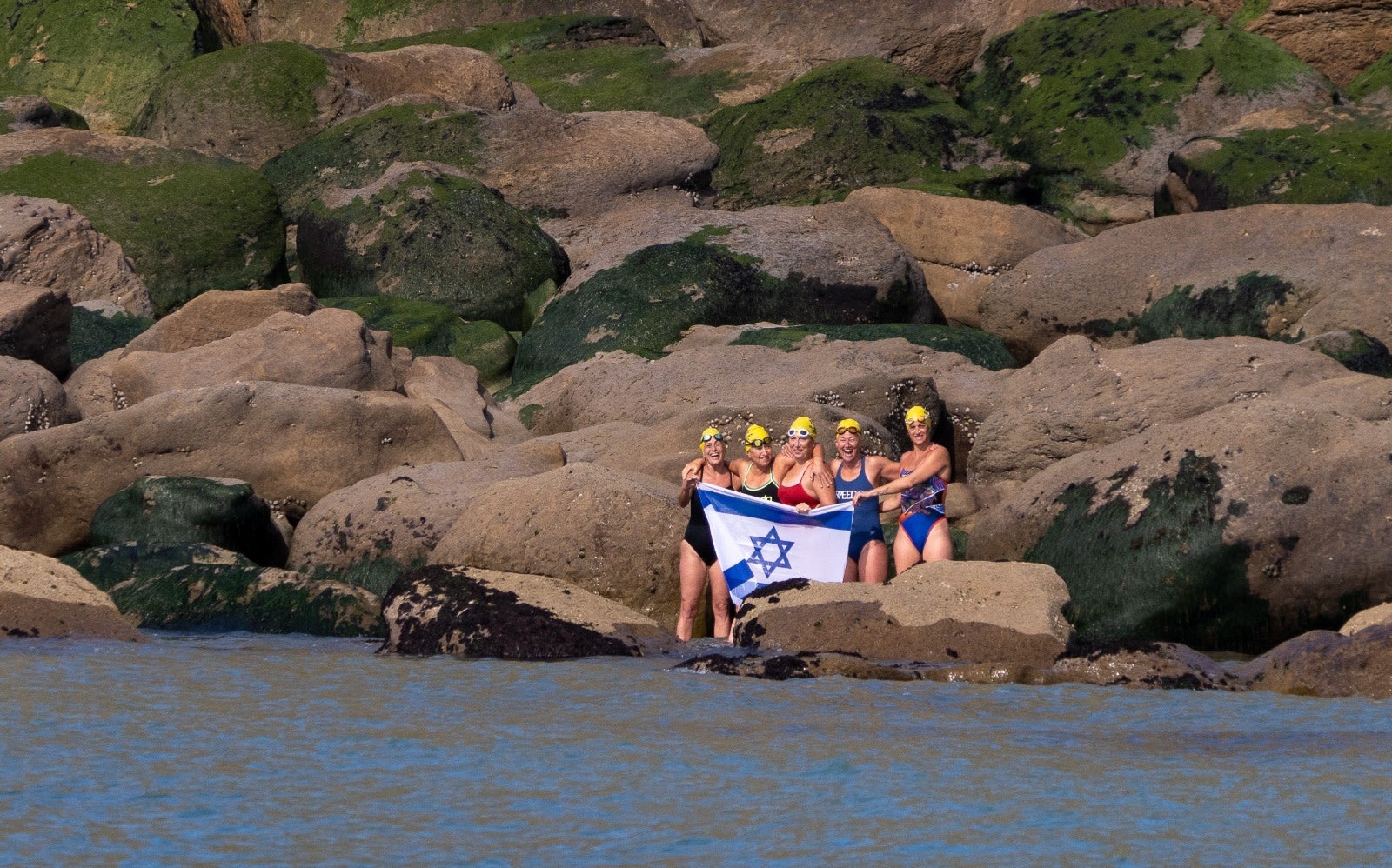 השחיינות הישראליות שחצו את למנש