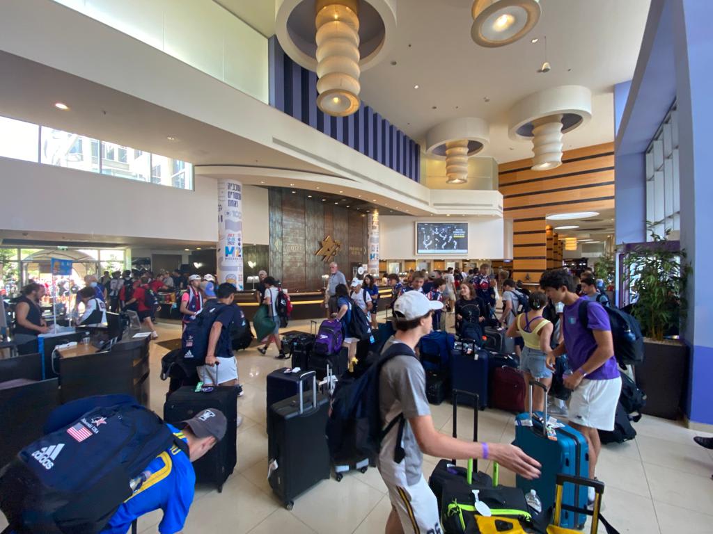 ספורטאי המכביה מגיעים למלון כפר המכביה