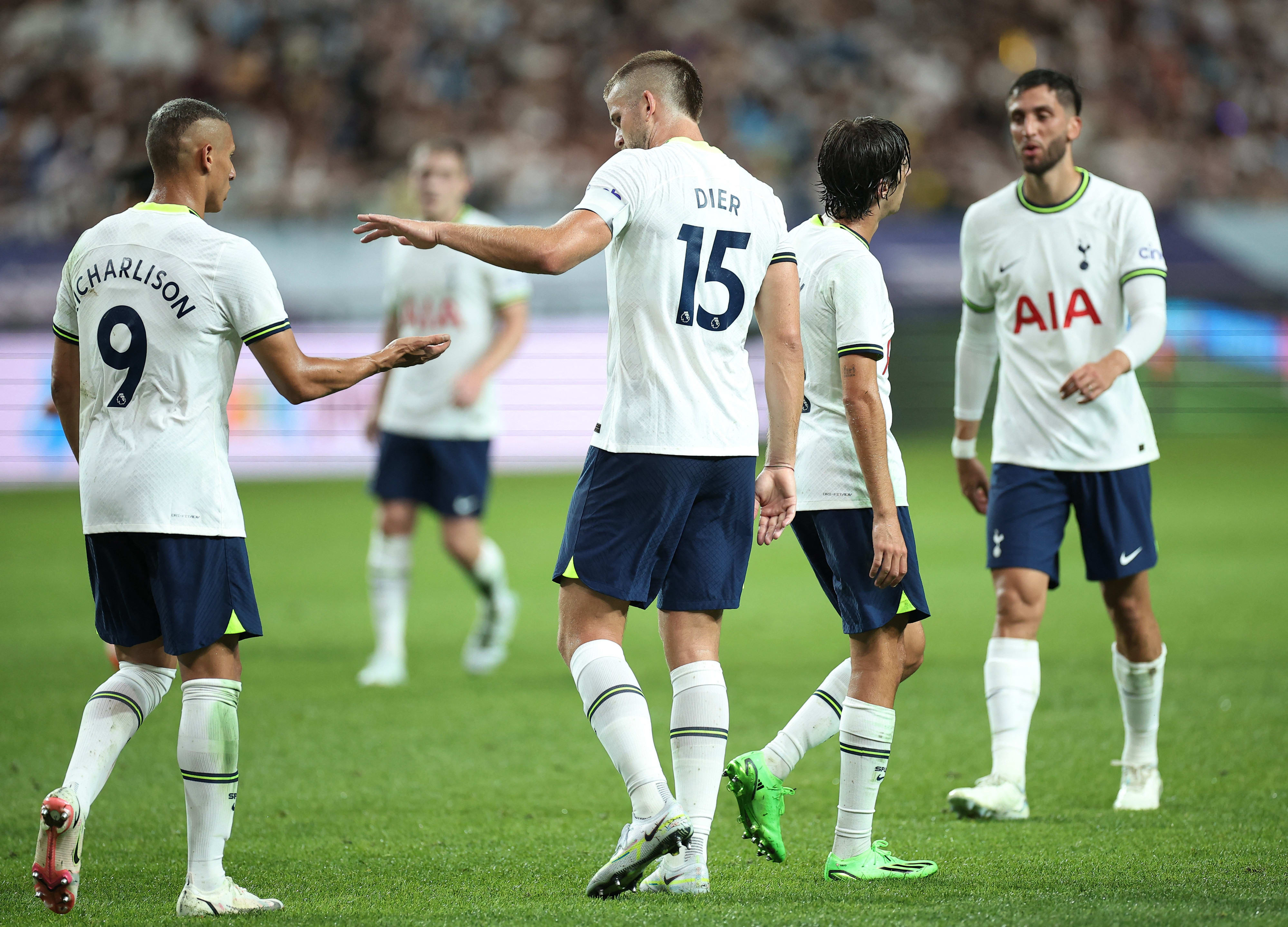 שחקן טוטנהאם אריק דייר חוגג עם רישרליסון