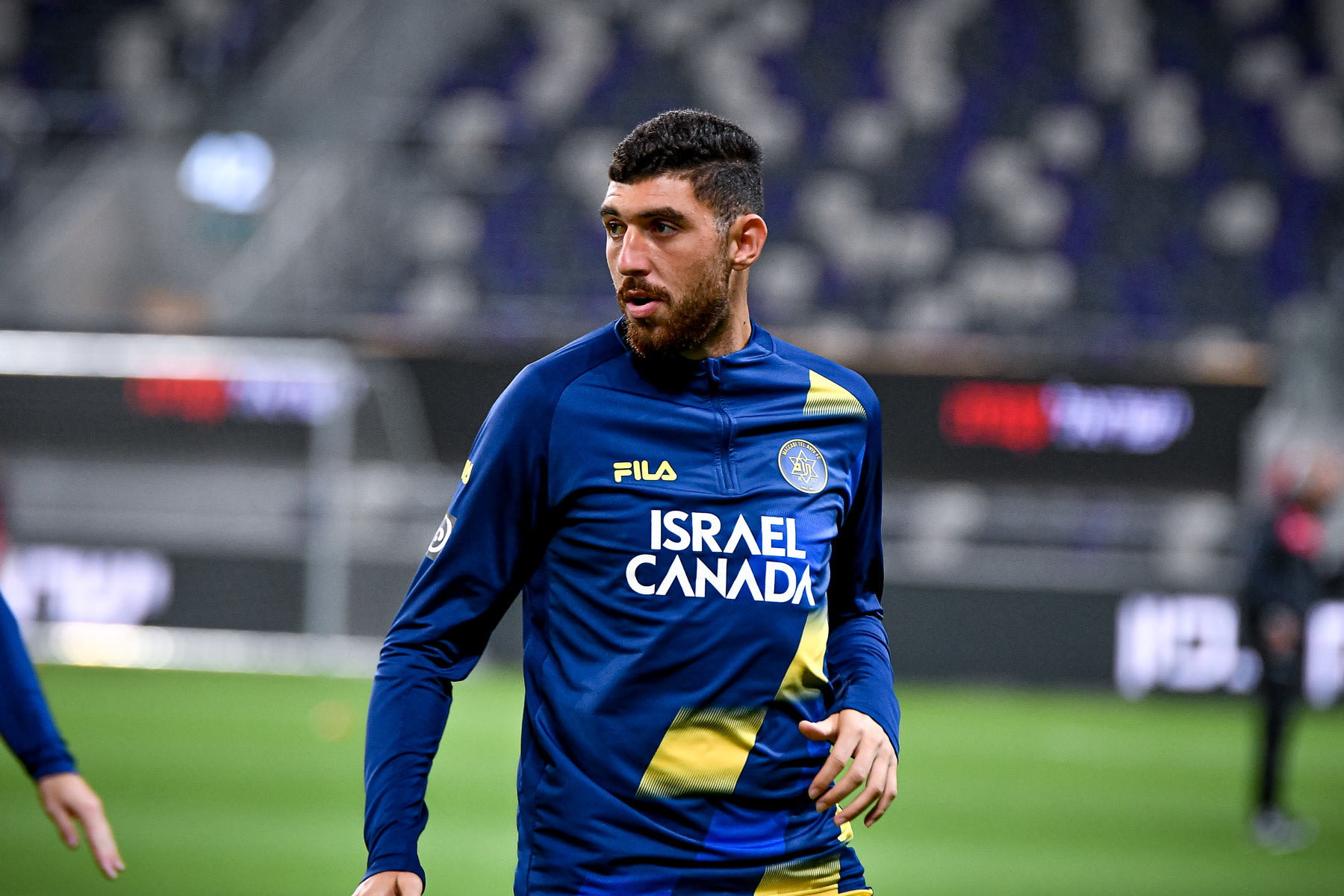 אוסמה חלאיילה שחקן מכבי תל אביב בחימום