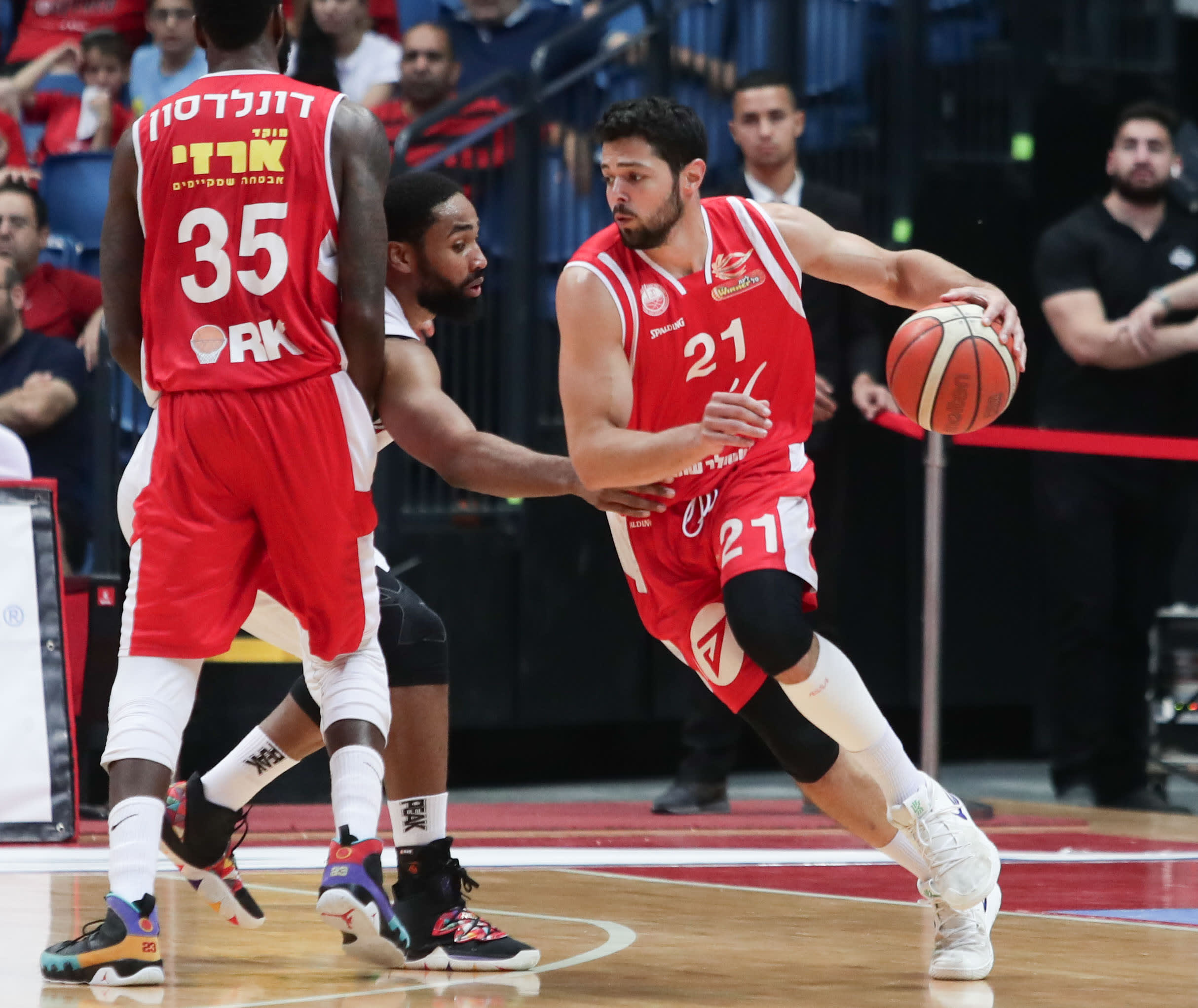 טראוויס ווריק שחקן הפועל באר שבע מול דשון באטלר שחקן הפועל ירושלים