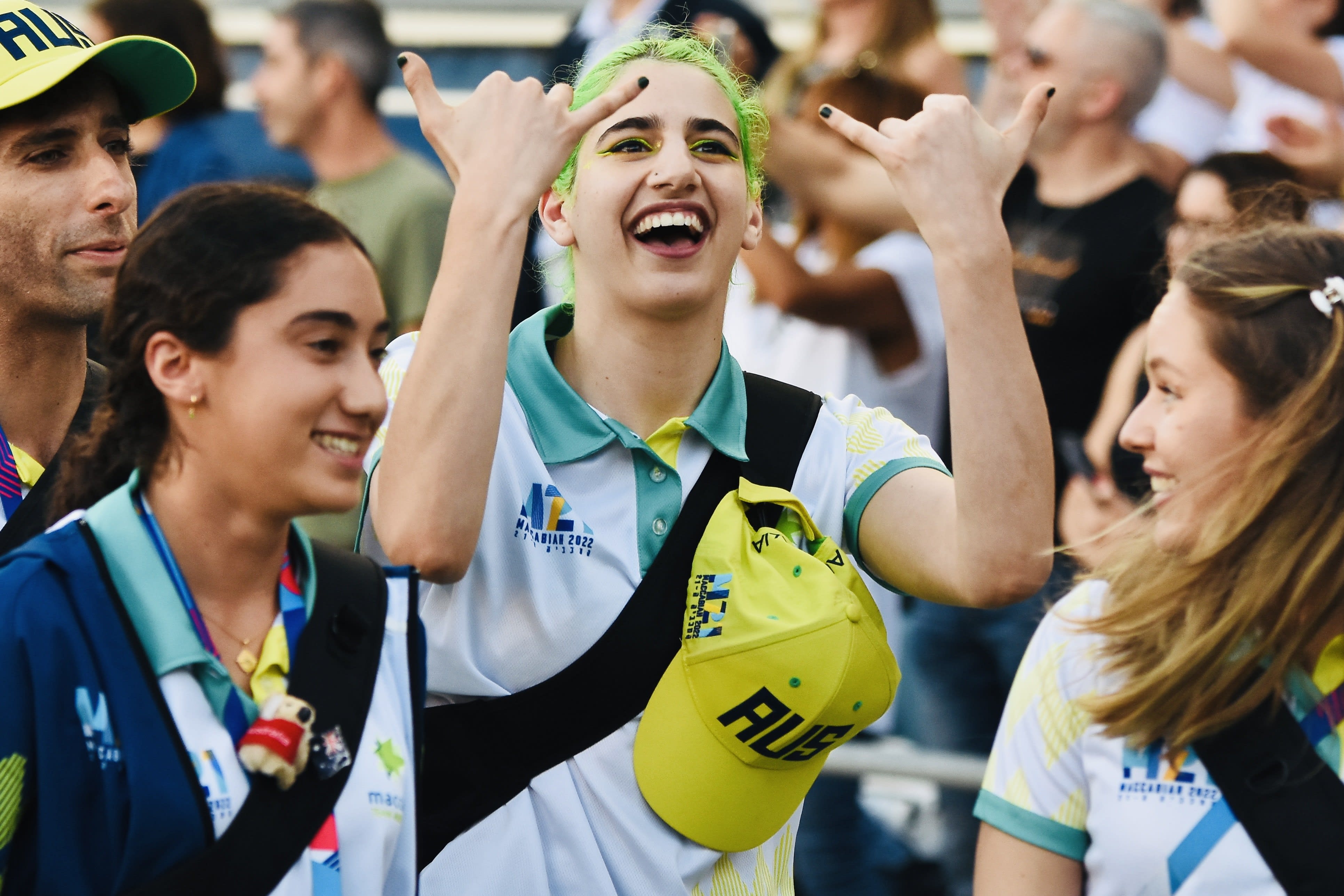 ספורטאית אוסטרלית בטקס הפתיחה של המכביה ה-21