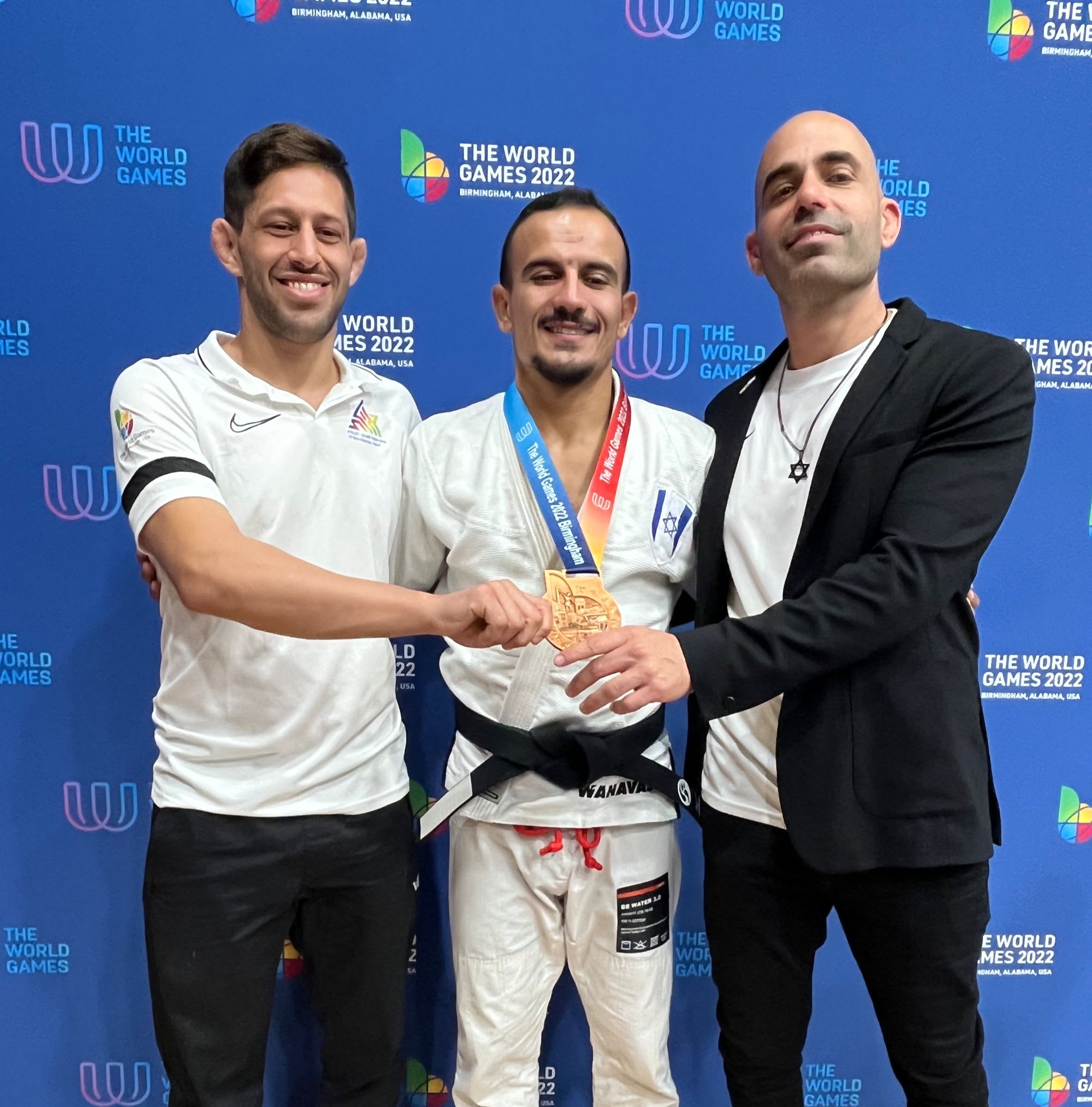 מאמן נבחרת הג'יו ג'יטסו אמיר בוארון, ויקי דבוש ועוזר המאמן תומר אלראי