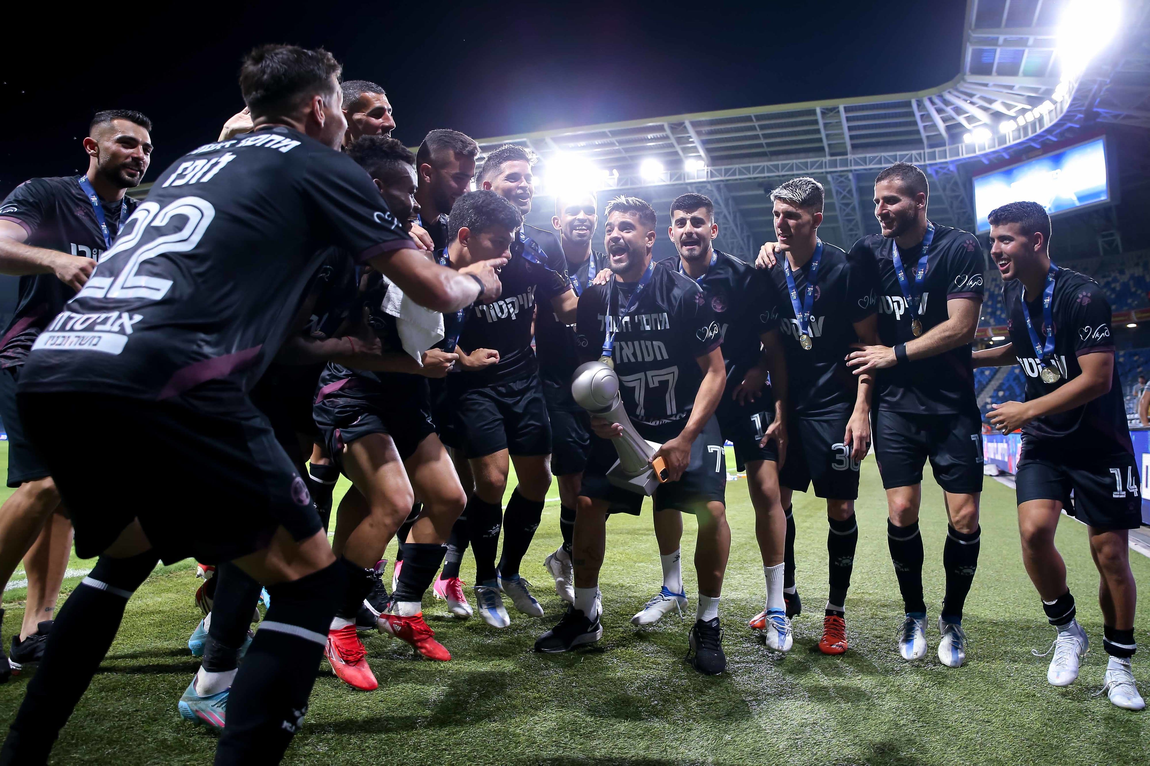 שחקני הפועל באר שבע חוגגים עם תואר "אלוף האלופים"