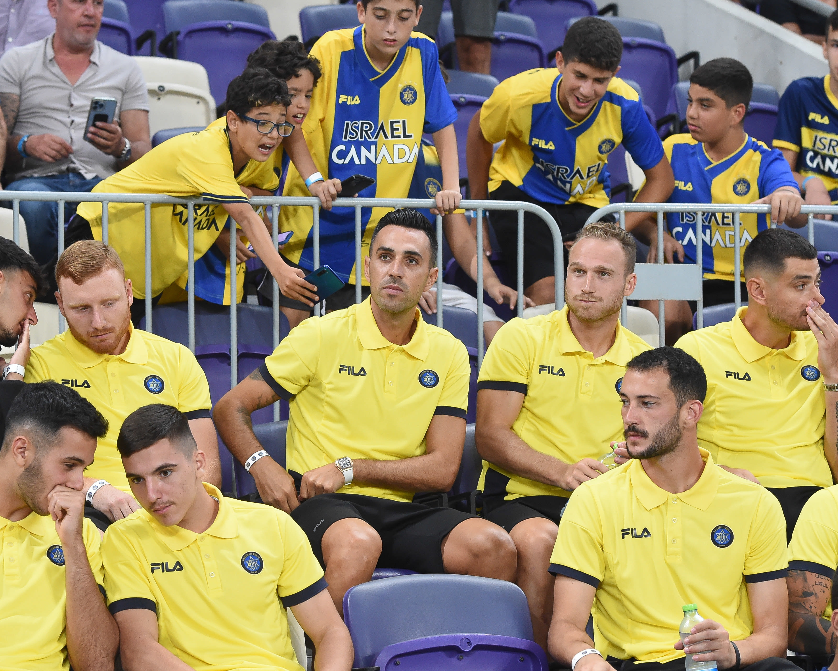 ערן זהבי שחקן מכבי תל אביב עם דן גלזר, ניר ביטון, אוסקר גלוך