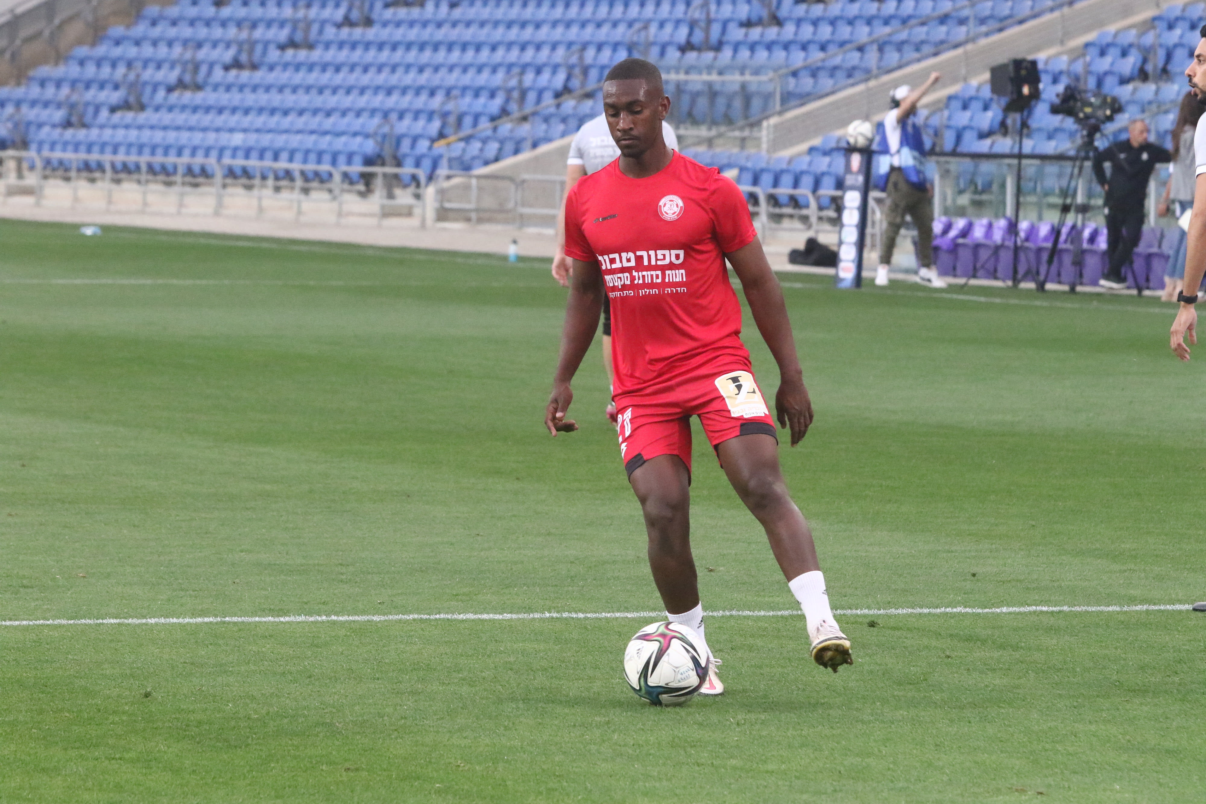 ליאב פרדה שחקן הפועל חדרה בחימום