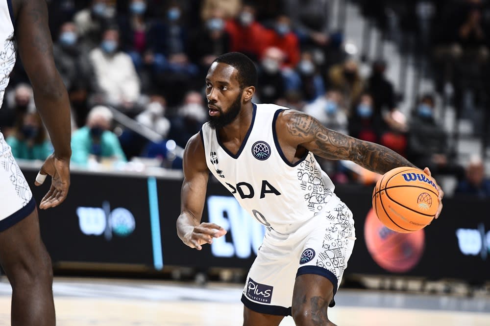 קאדין קרינגטון במדי דיז'ון