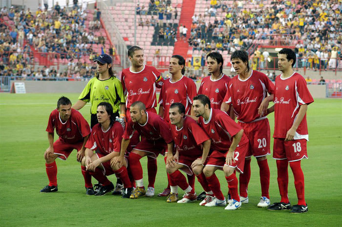 שחקני סנטה קולומה לפני המשחק מול מכבי תל אביב
