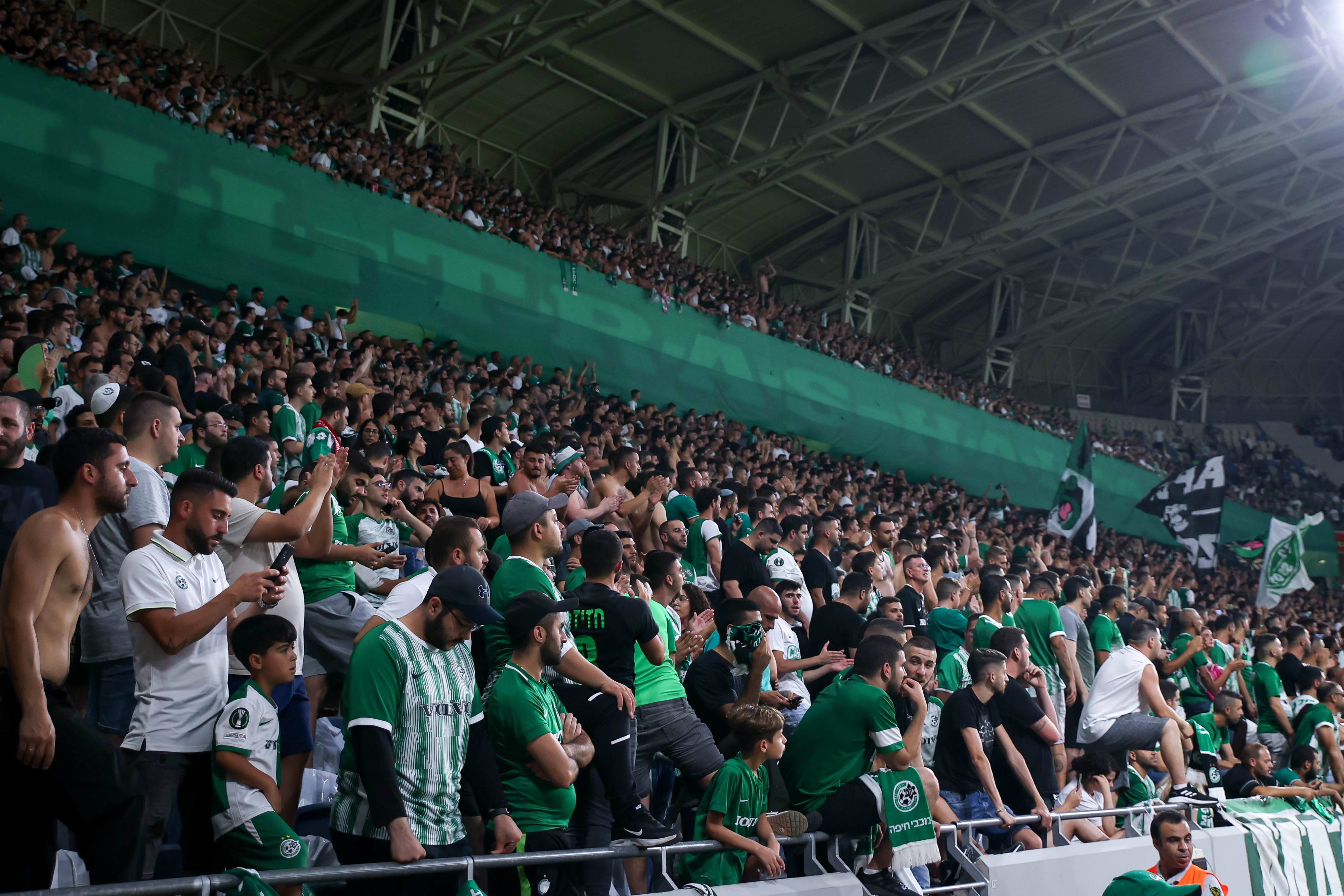 אוהדי מכבי חיפה נגד אולימפיאקוס