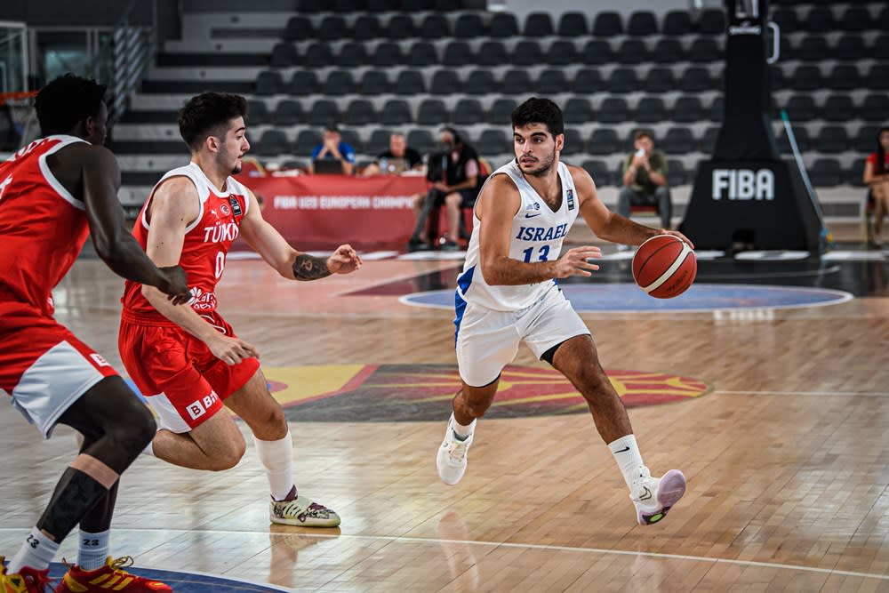 שחקן נבחרת ישראל עמית אהרוני