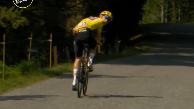 יונאס וינגגור בודק מה מצבו של יריבו טאדיי פוגאצ'ר, טור דה פראנס