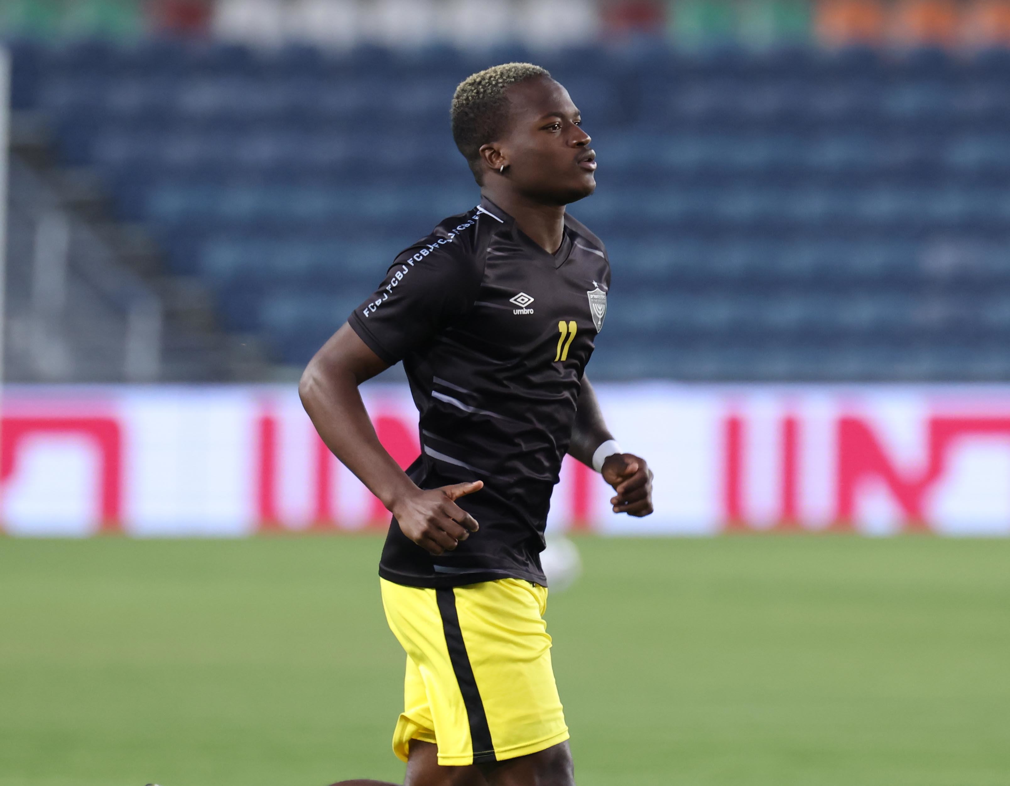 חלאופילו פלייטר שחקן בית"ר ירושלים בחימום