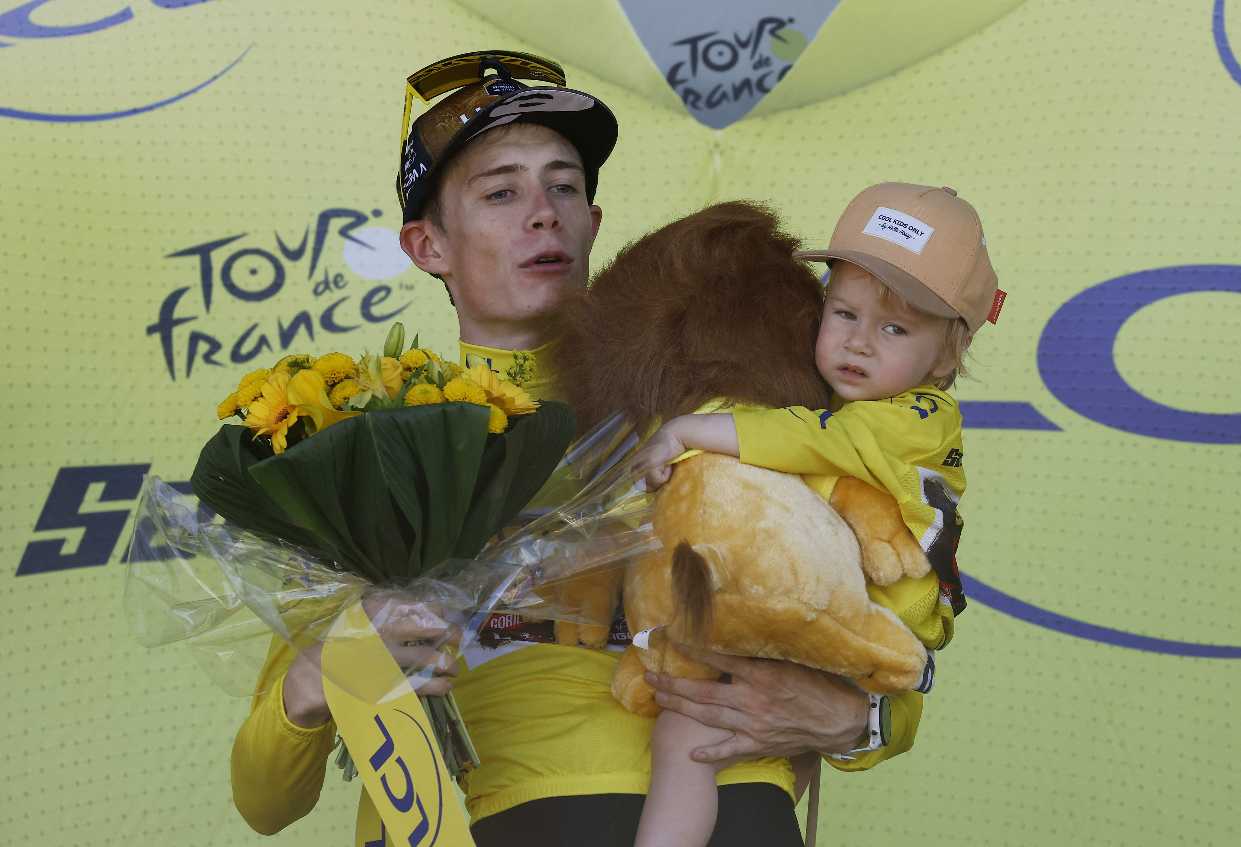 יונאס וינגגור רוכב אופניים דני, מנצח טור דה פראנס 2022, עם בתו