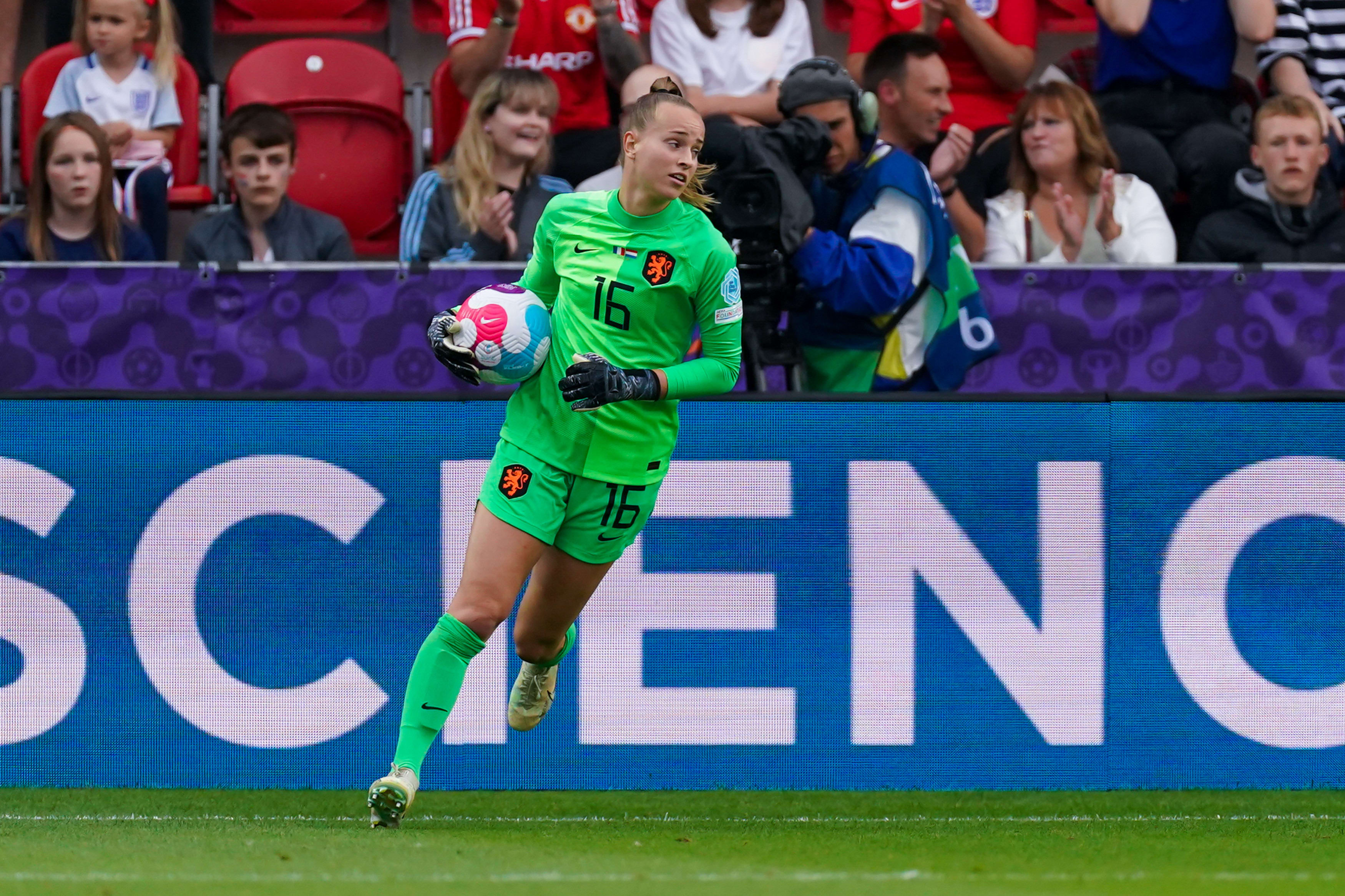 שוערת נבחרת הולנד, דפני ואן דומסלאר