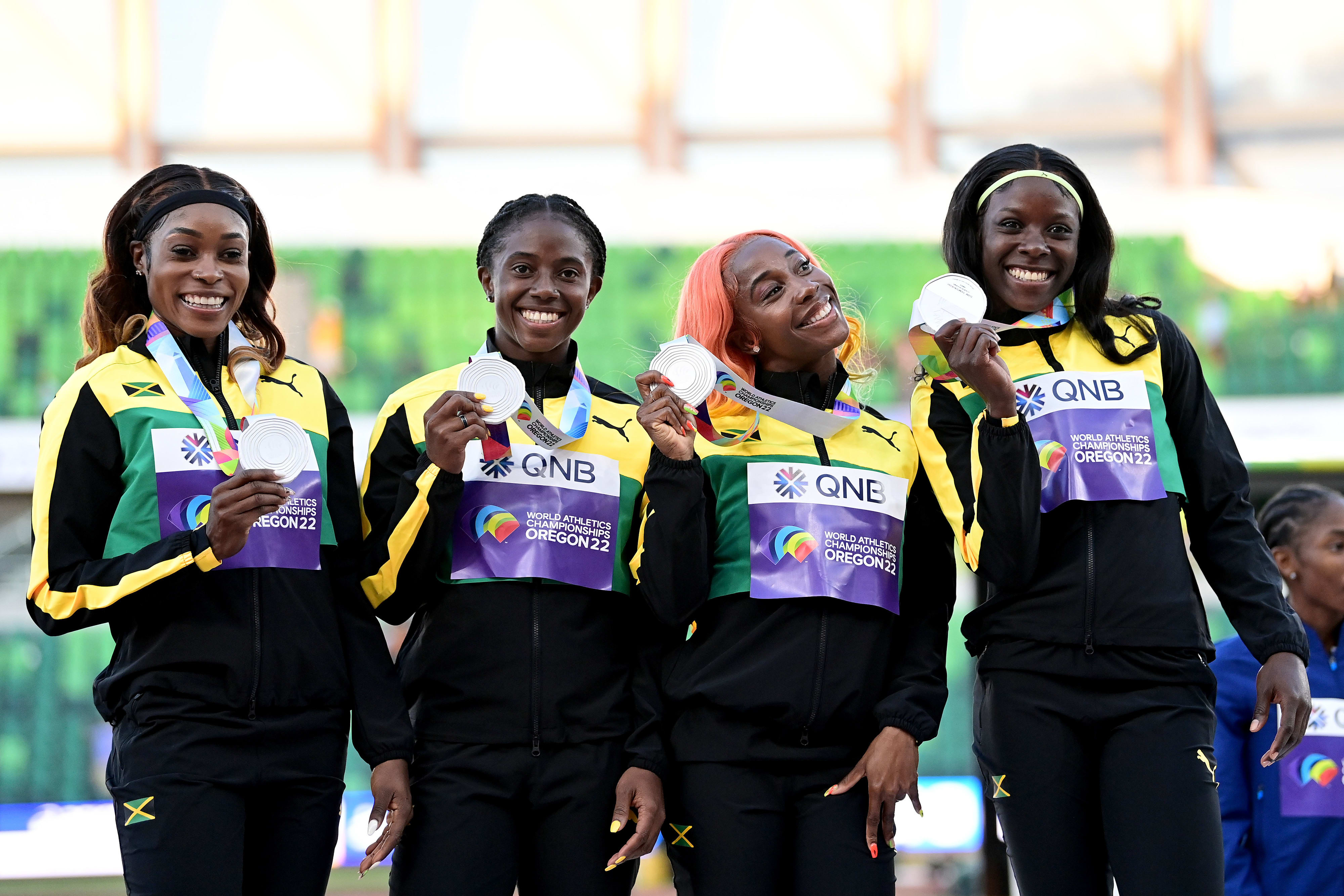 נבחרת השליחות של ג'מייקה אחרי הזכייה במדליית הכסף ב-100X4