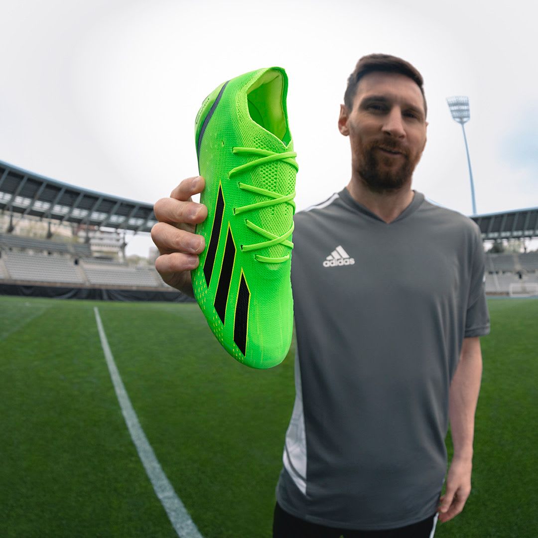 ליאונל מסי עם נעל אדידס