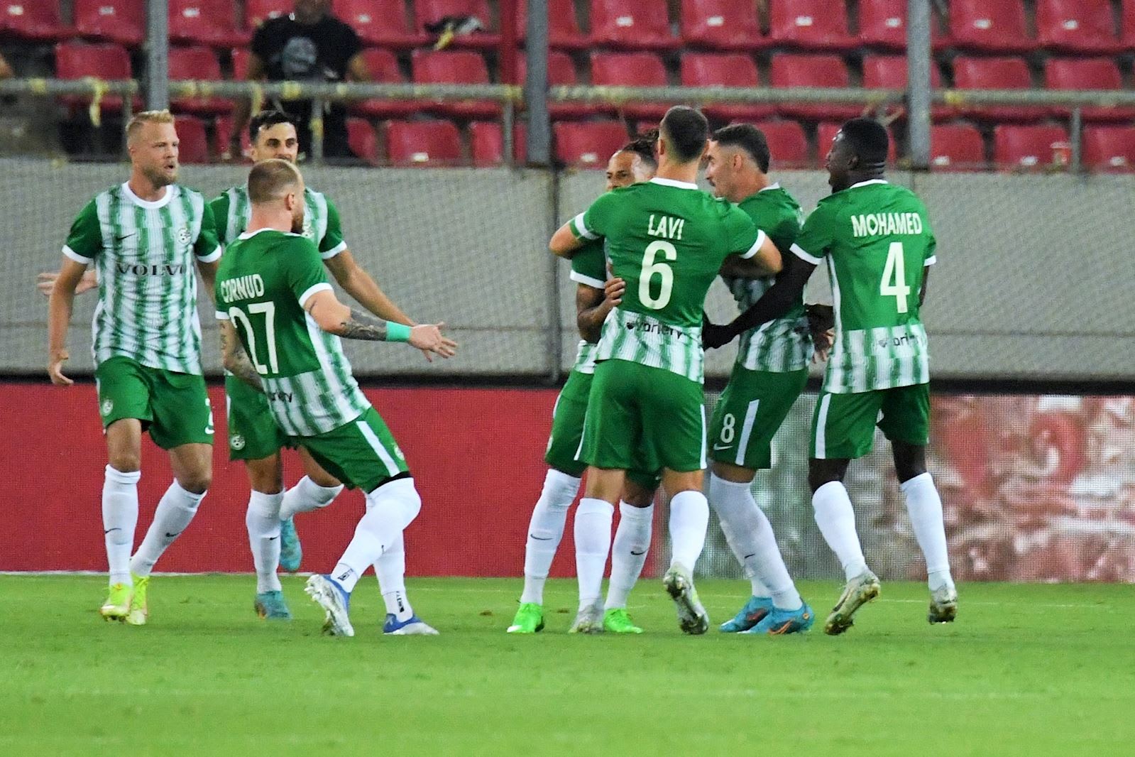 מכבי חיפה חוגגת ביוון נגד אולימפיאקוס