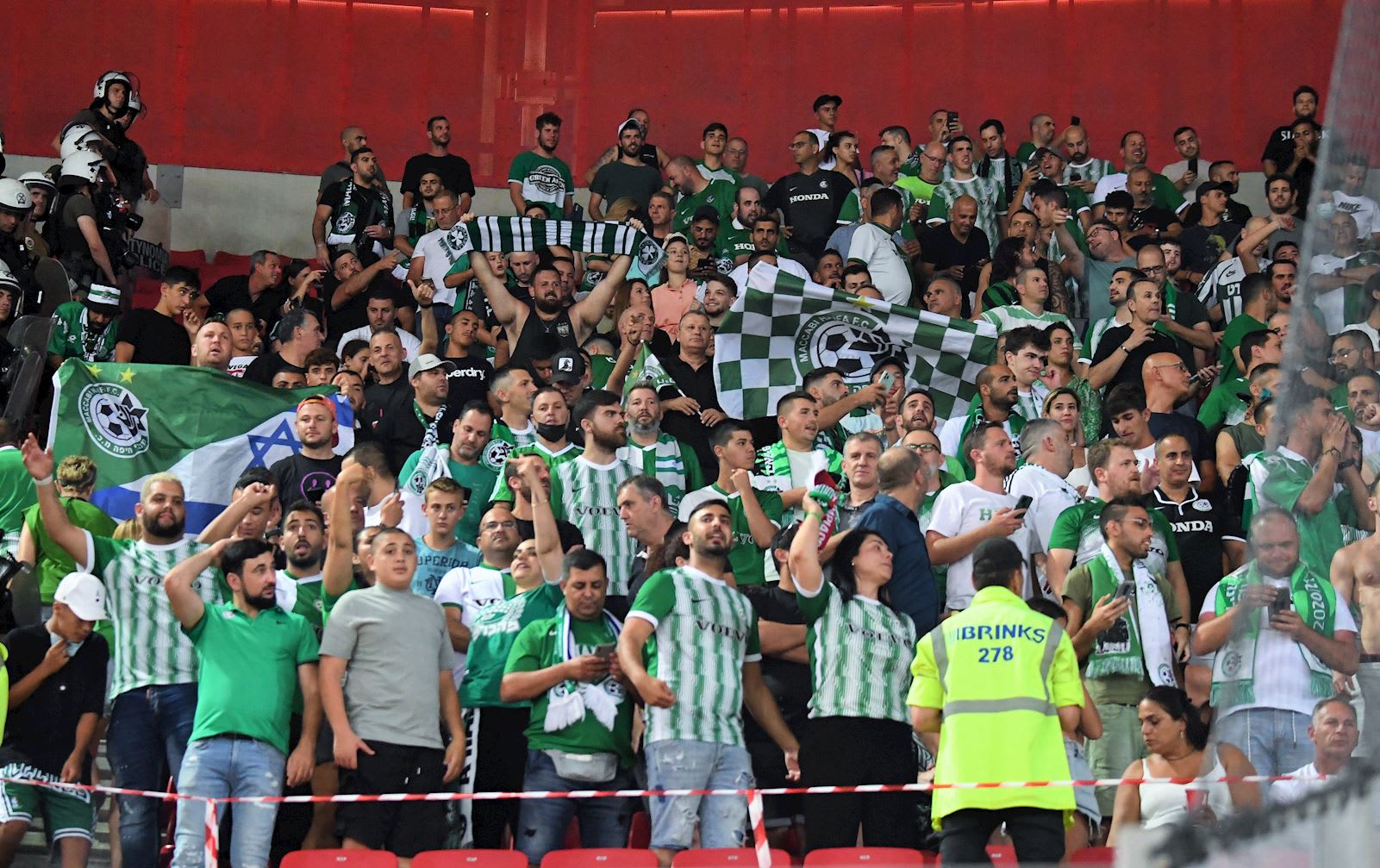 אוהדי מכבי חיפה במשחק החוץ מול אולימפיאקוס