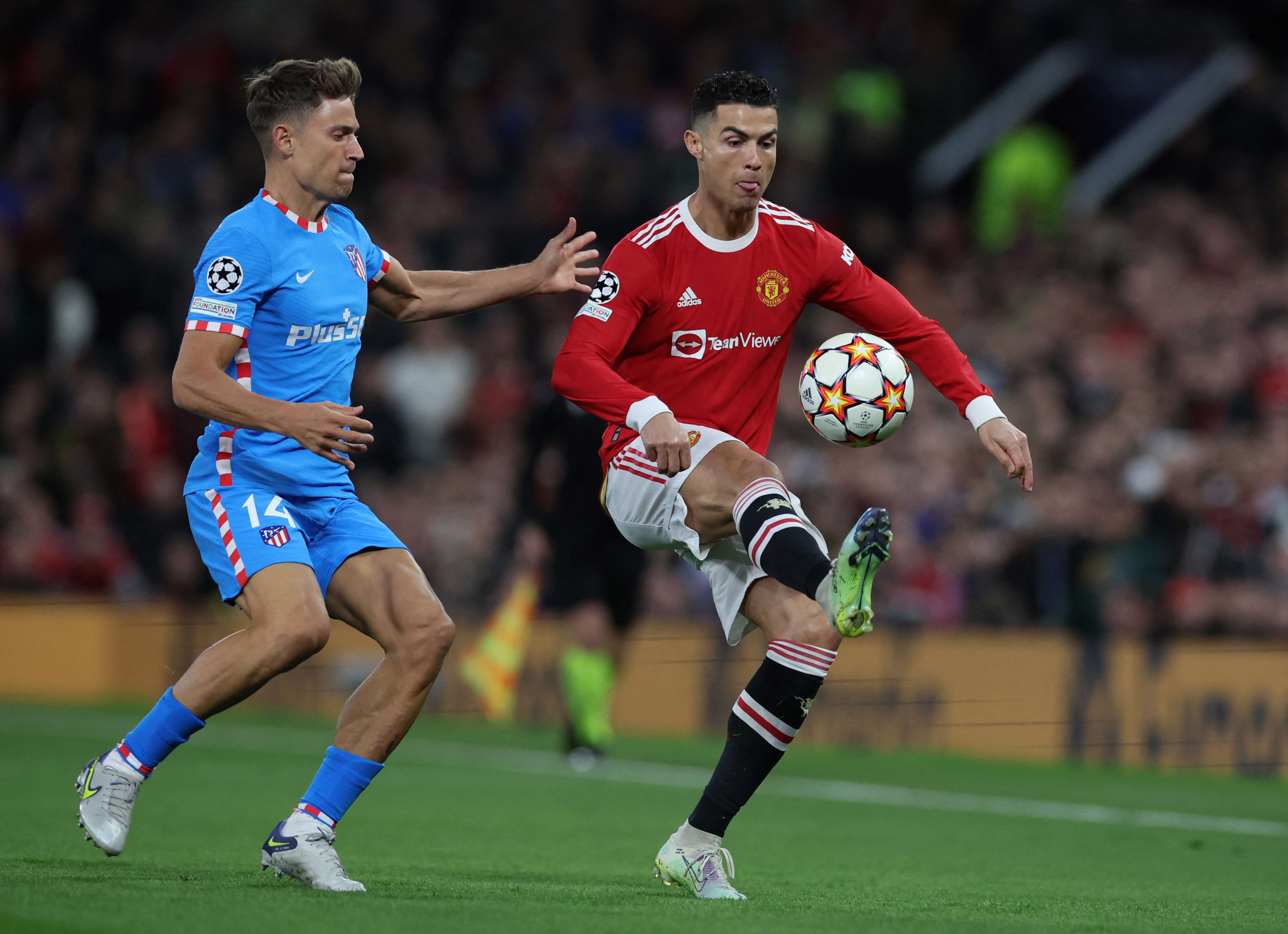 שחקן מנצ'סטר יונייטד כריסטיאנו רונאלדו מול שחקן אתלטיקו מדריד מרקוס יורנטה